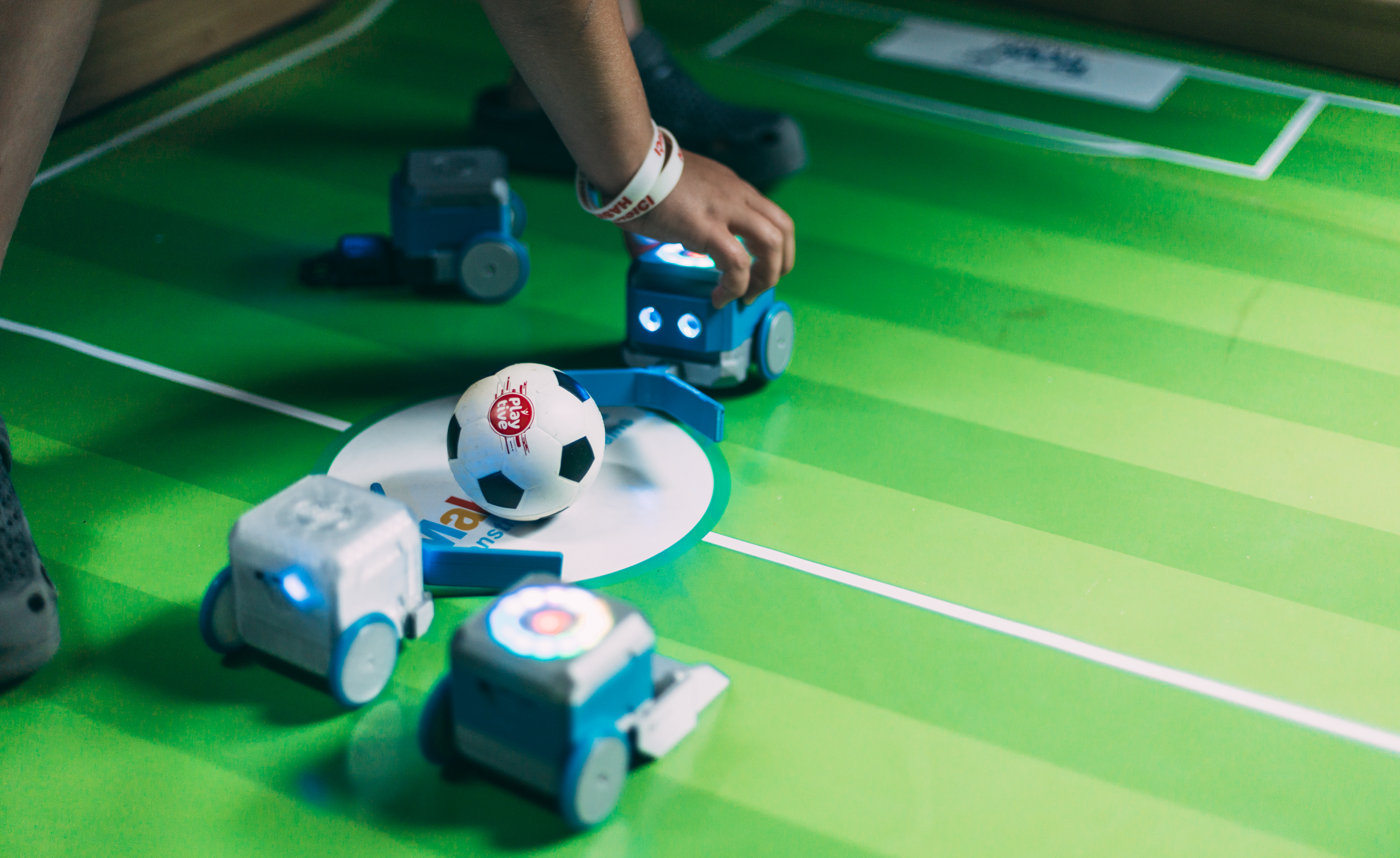 HP Robots Football / Soccer field puzzle and remote control — miniatura 2