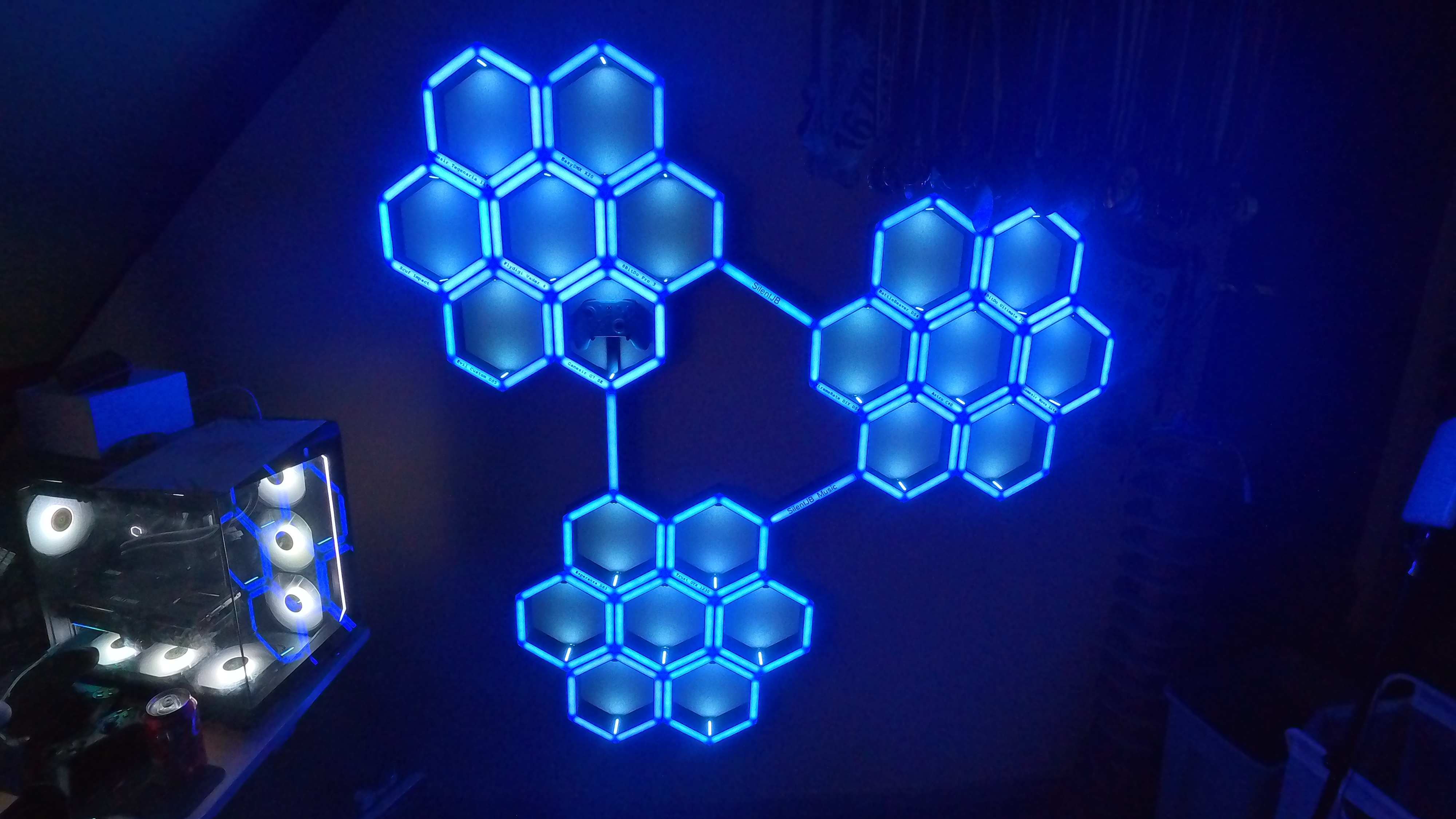 Miniatura 4 do modelo 3D Hexagon LED display shelf