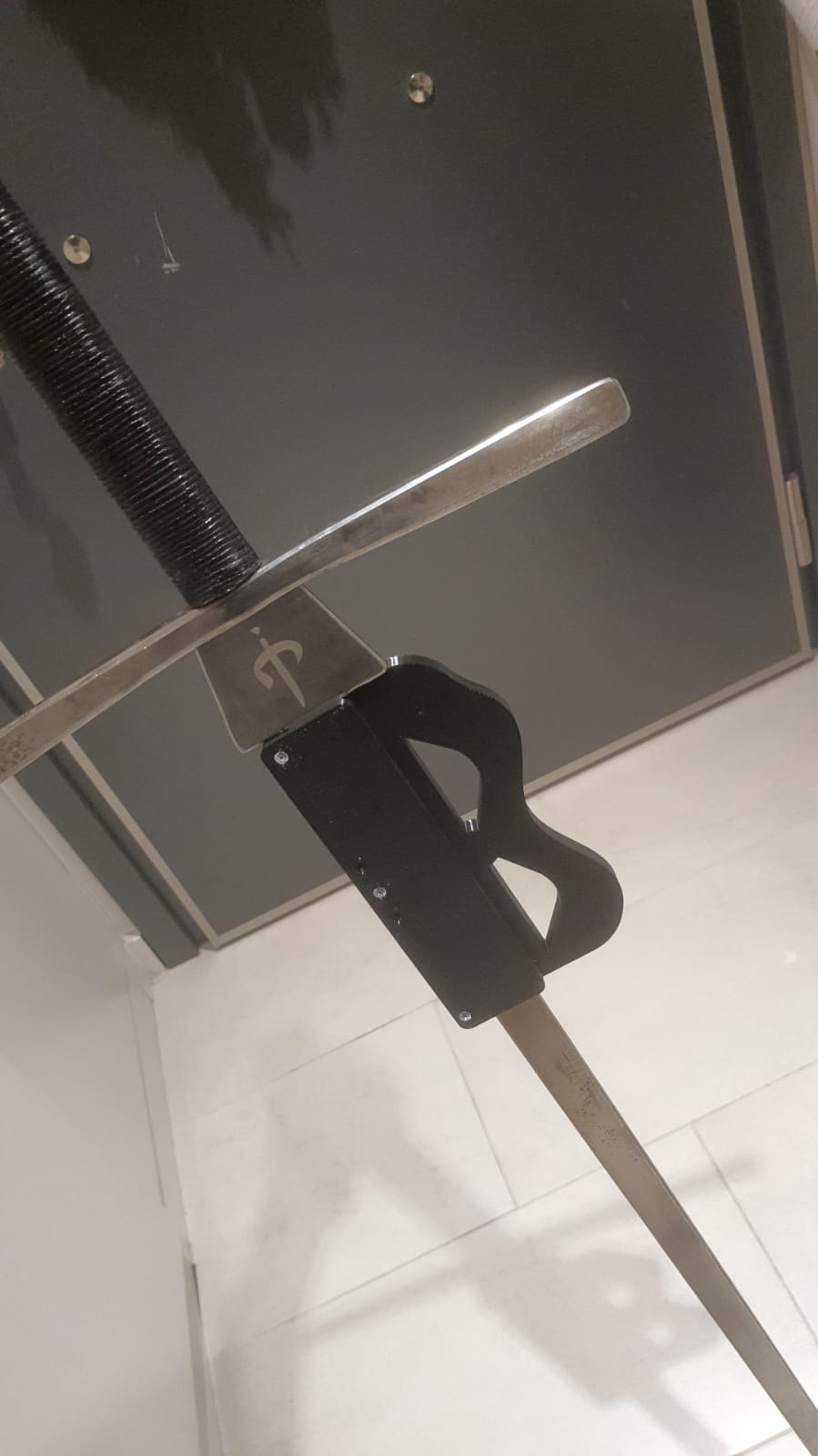 KURBA V1 (Open Source Magnetic Scabbard for HEMA)