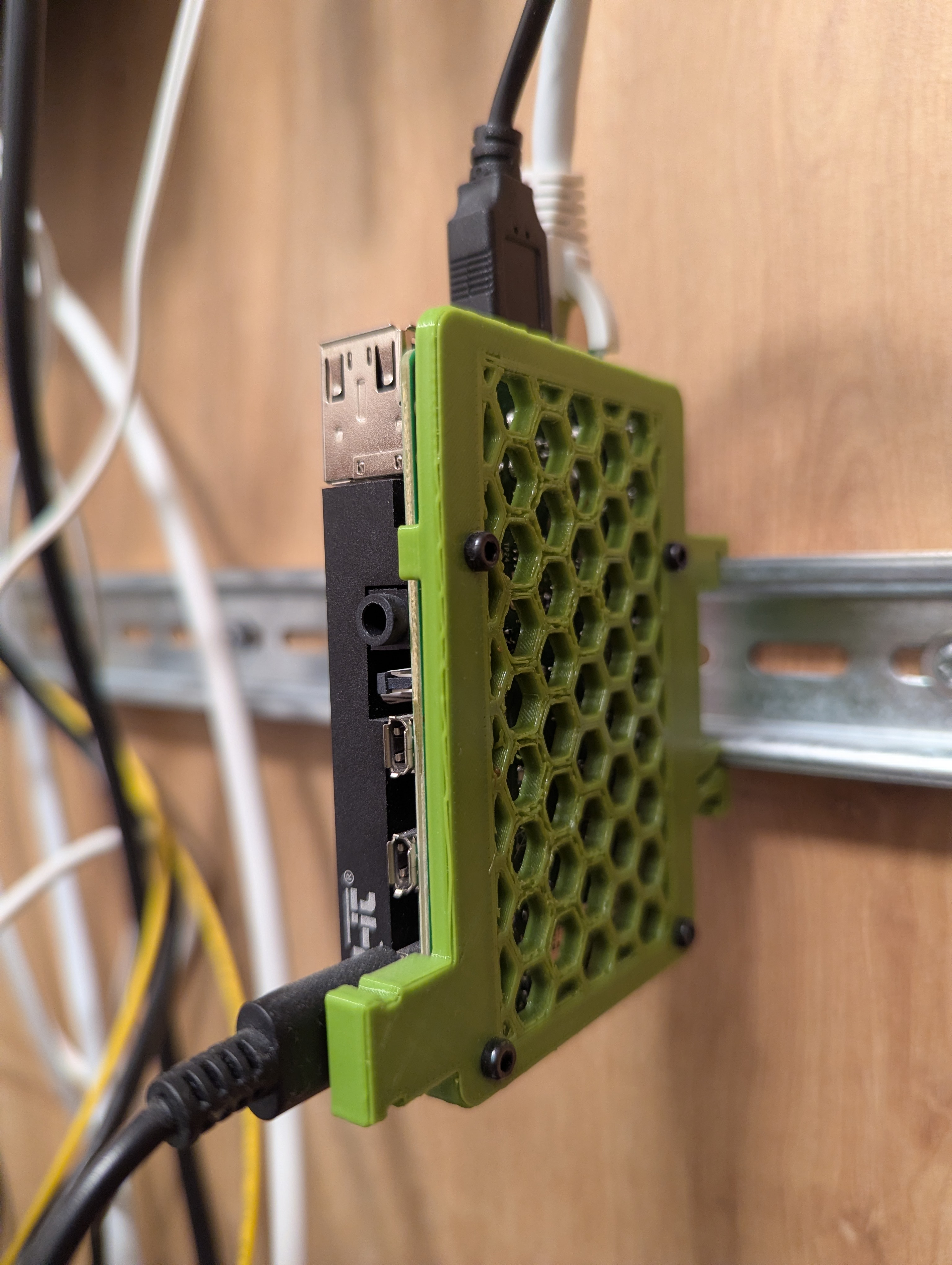 Raspberry Pi DIN Rail Mount - with spacers