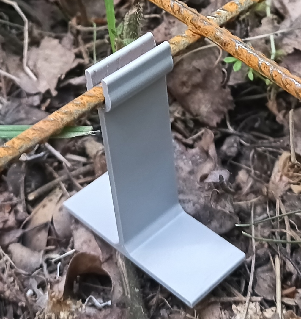 Snap-on Wire Mesh Chair for pouring reinforced concrete