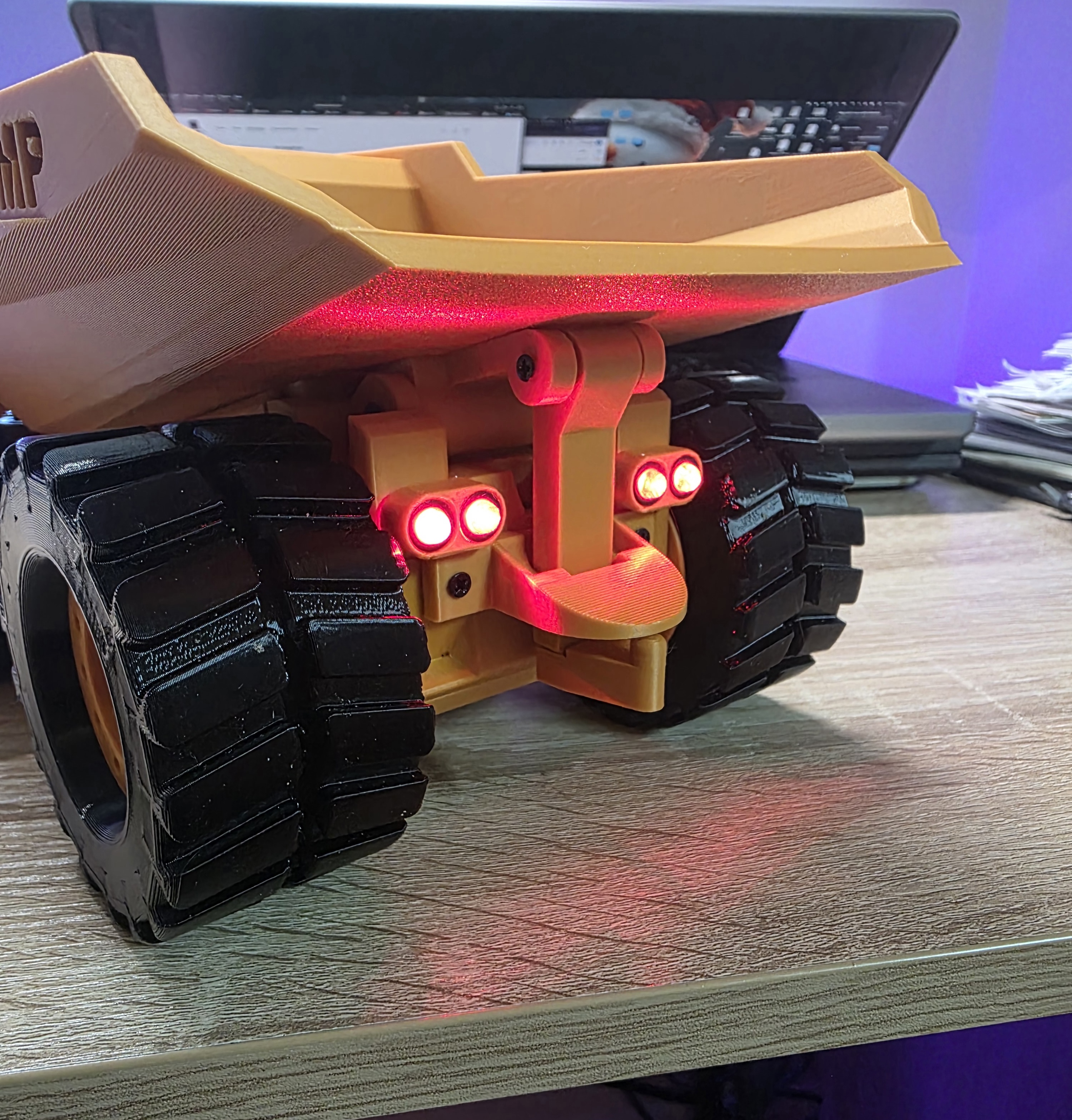 DumpTruck Rear LEDs and Windows