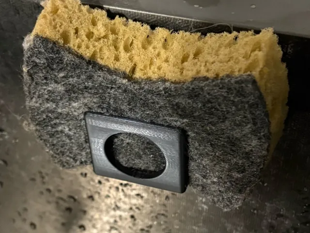 Держатель для губки (для раковин с 4 отверстиями) Sponge holder