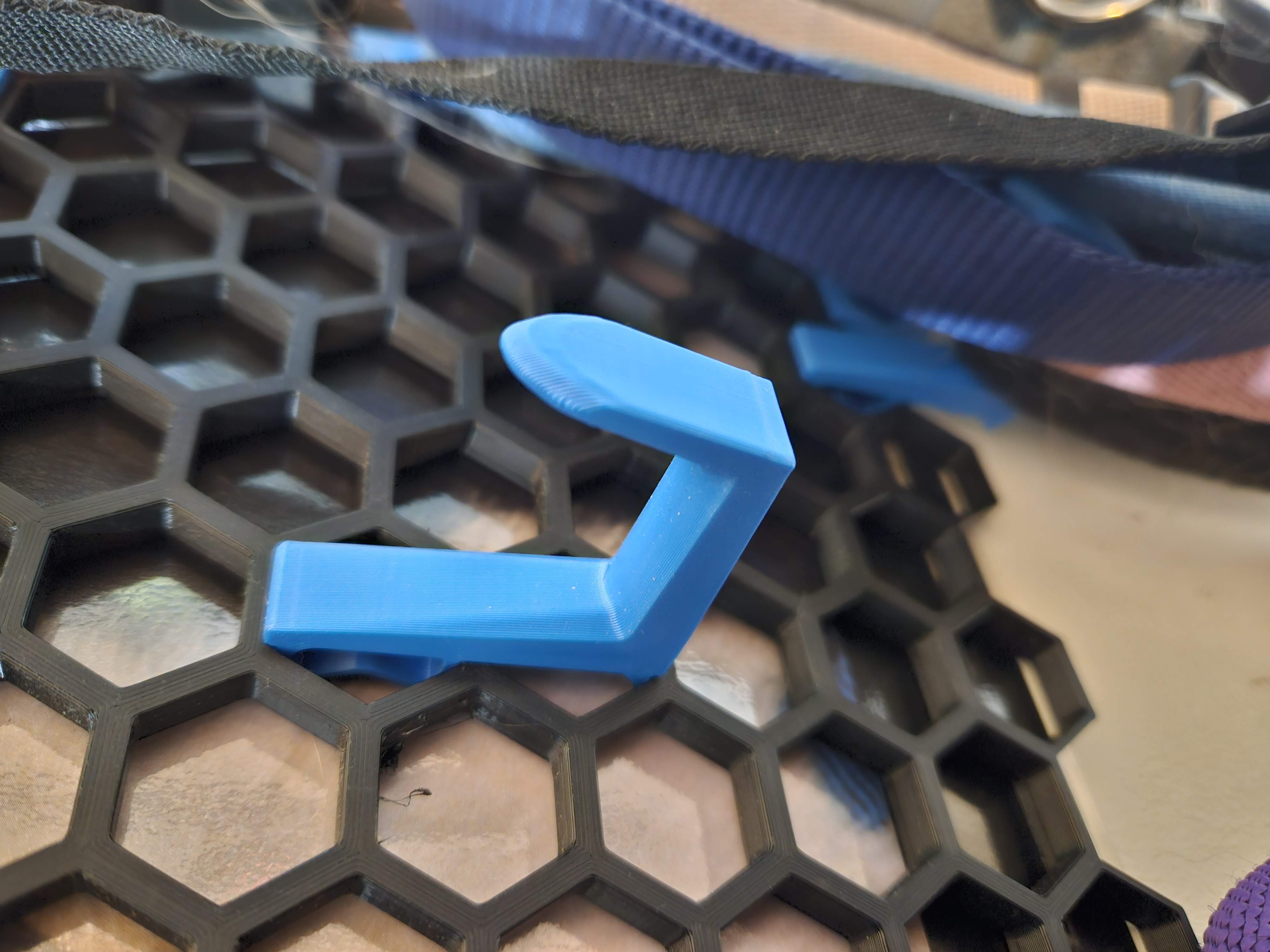 Elongated Vertcal Tip for 25mm Hook from- Easy Print Super Strong Hook - Single Piece - No Screws - No Supports - HSW Honeycomb Storage Wall