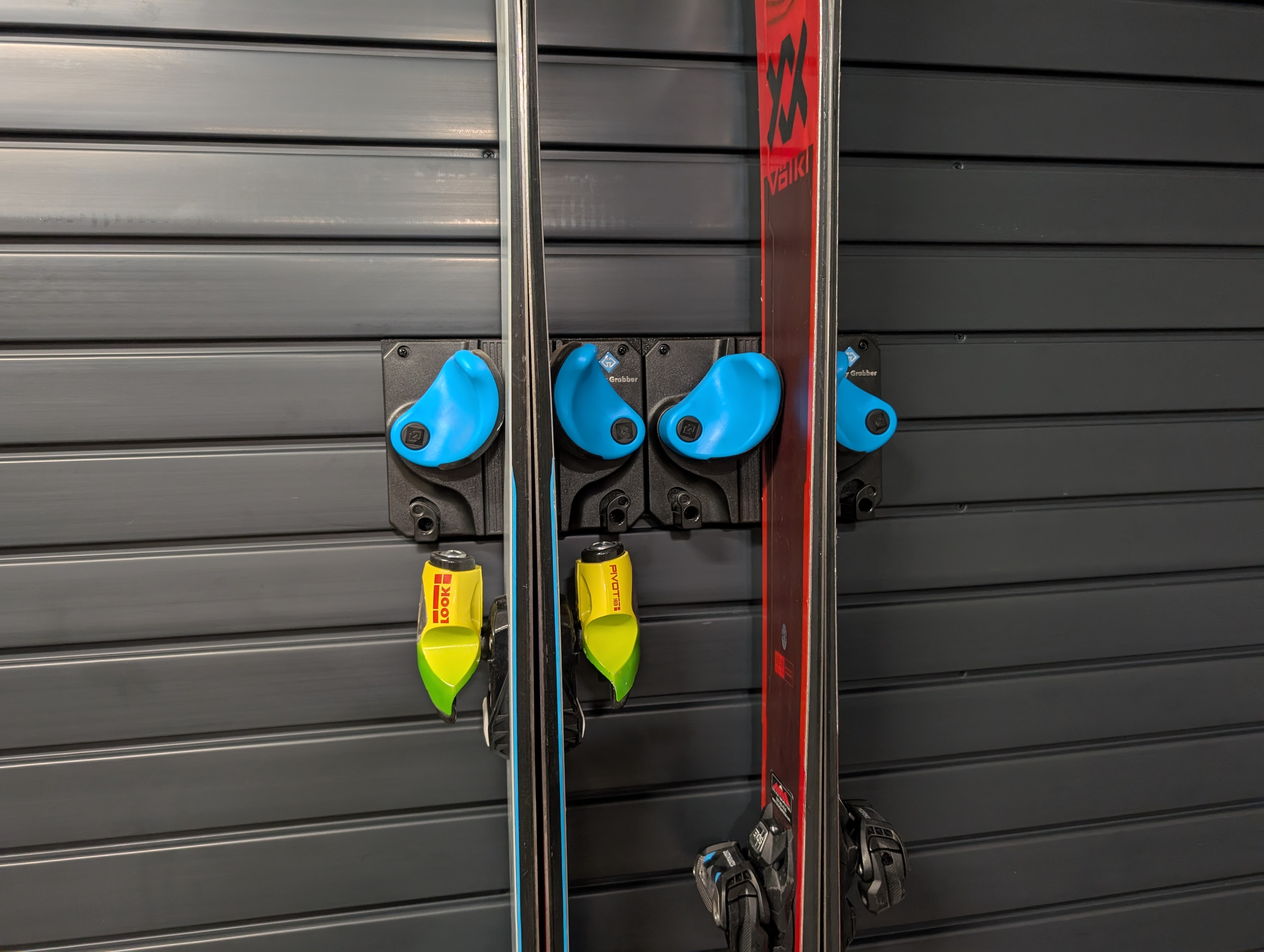Gravity Grabber Slatwall Mount — miniatura 2