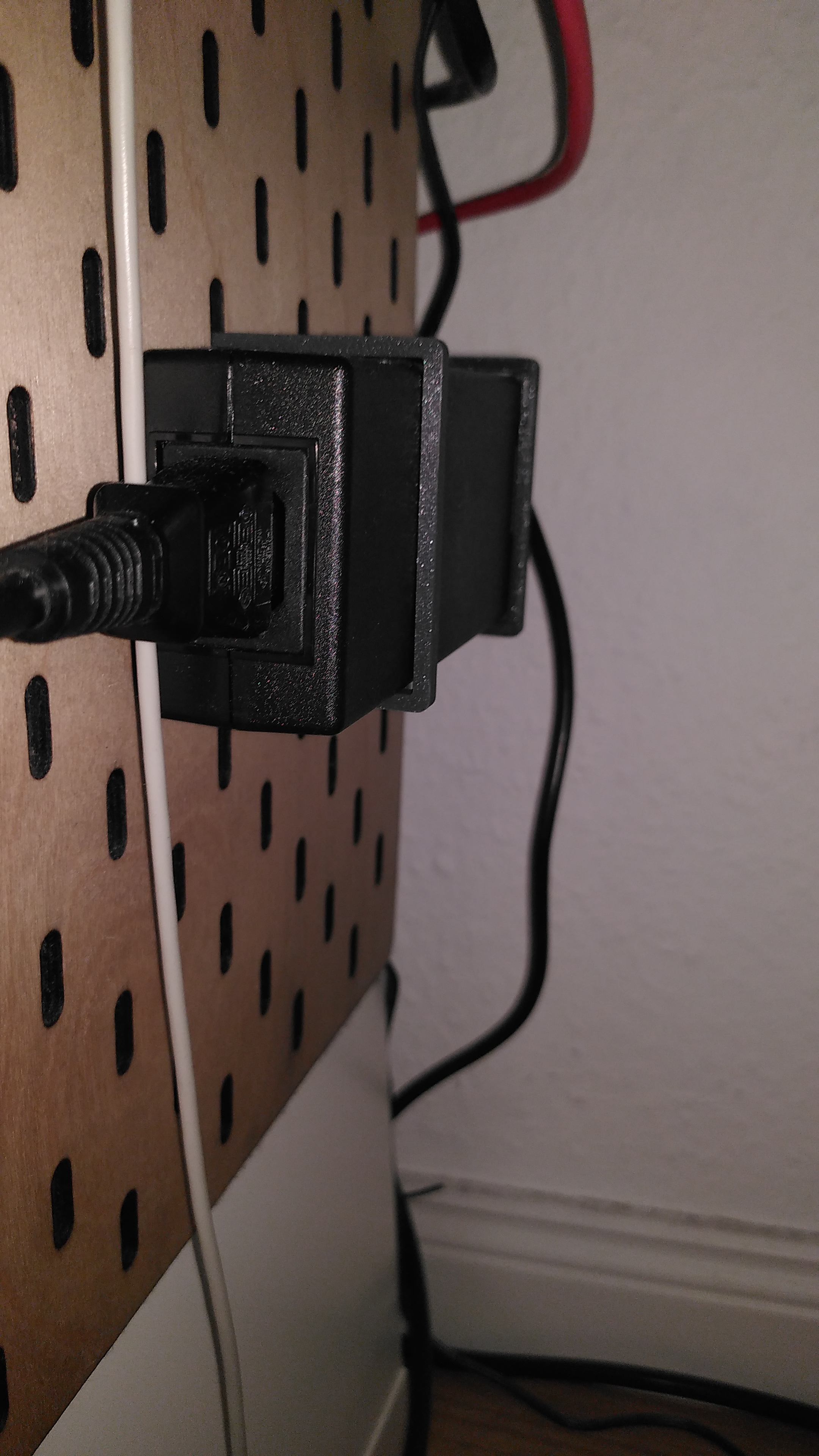 Ikea Skadis Power Supply Holder for Synology DS918+ & FreeCAD file for customization