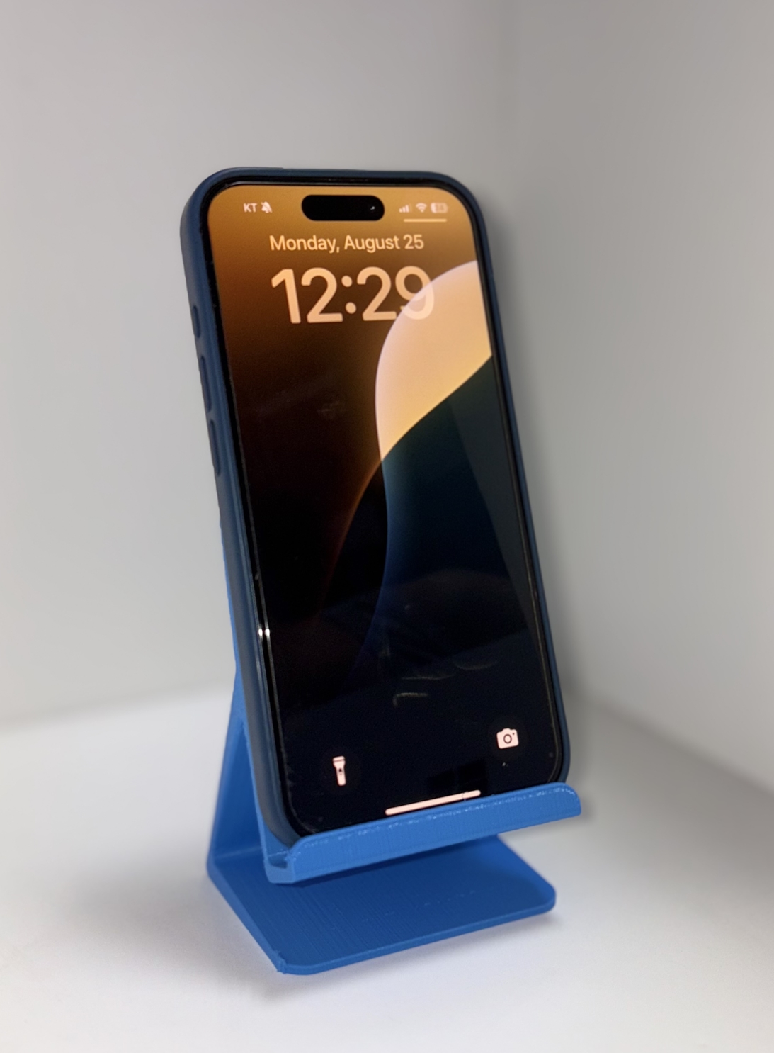 A simple mobile stand for the iPhone 15, 16   - V1
