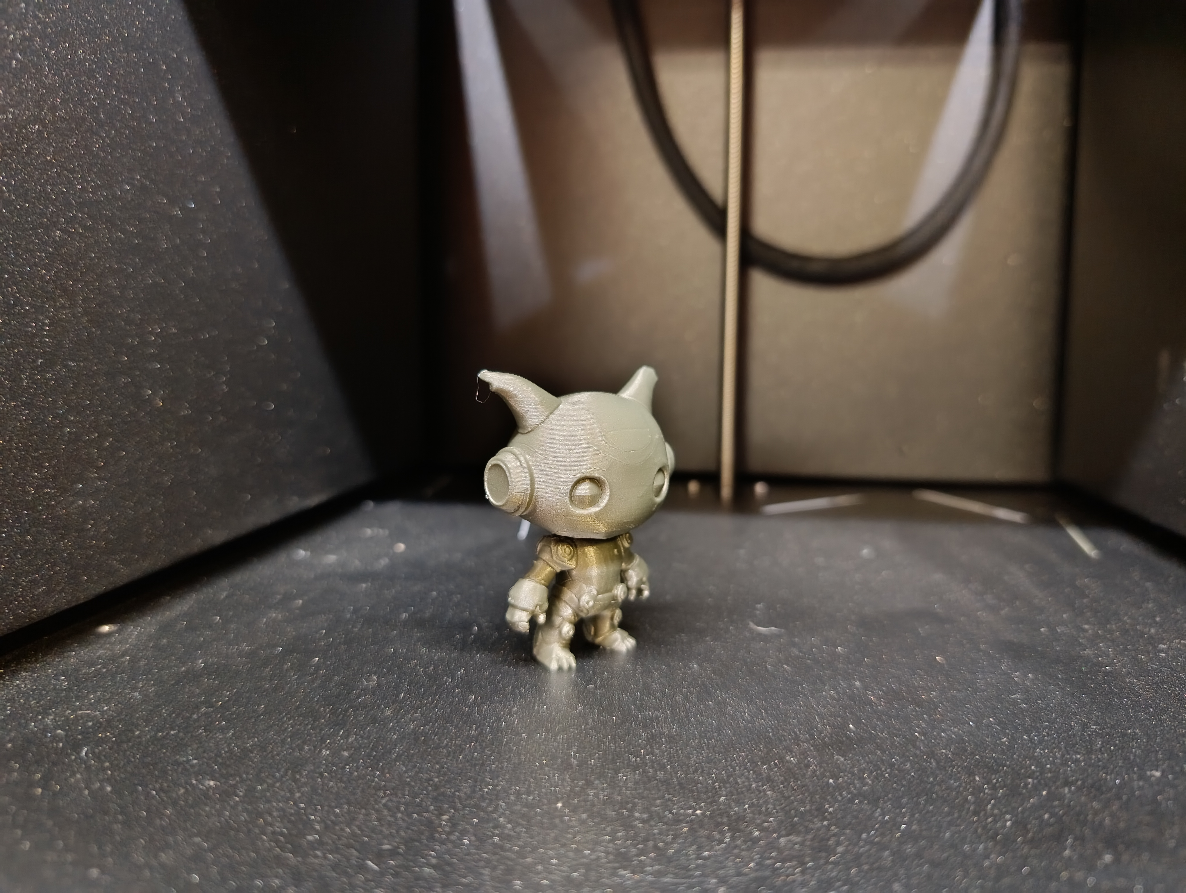 Miniatura 2 do modelo 3D Cute Sci-Fi Bot - Chibi Robot Warrior Mini