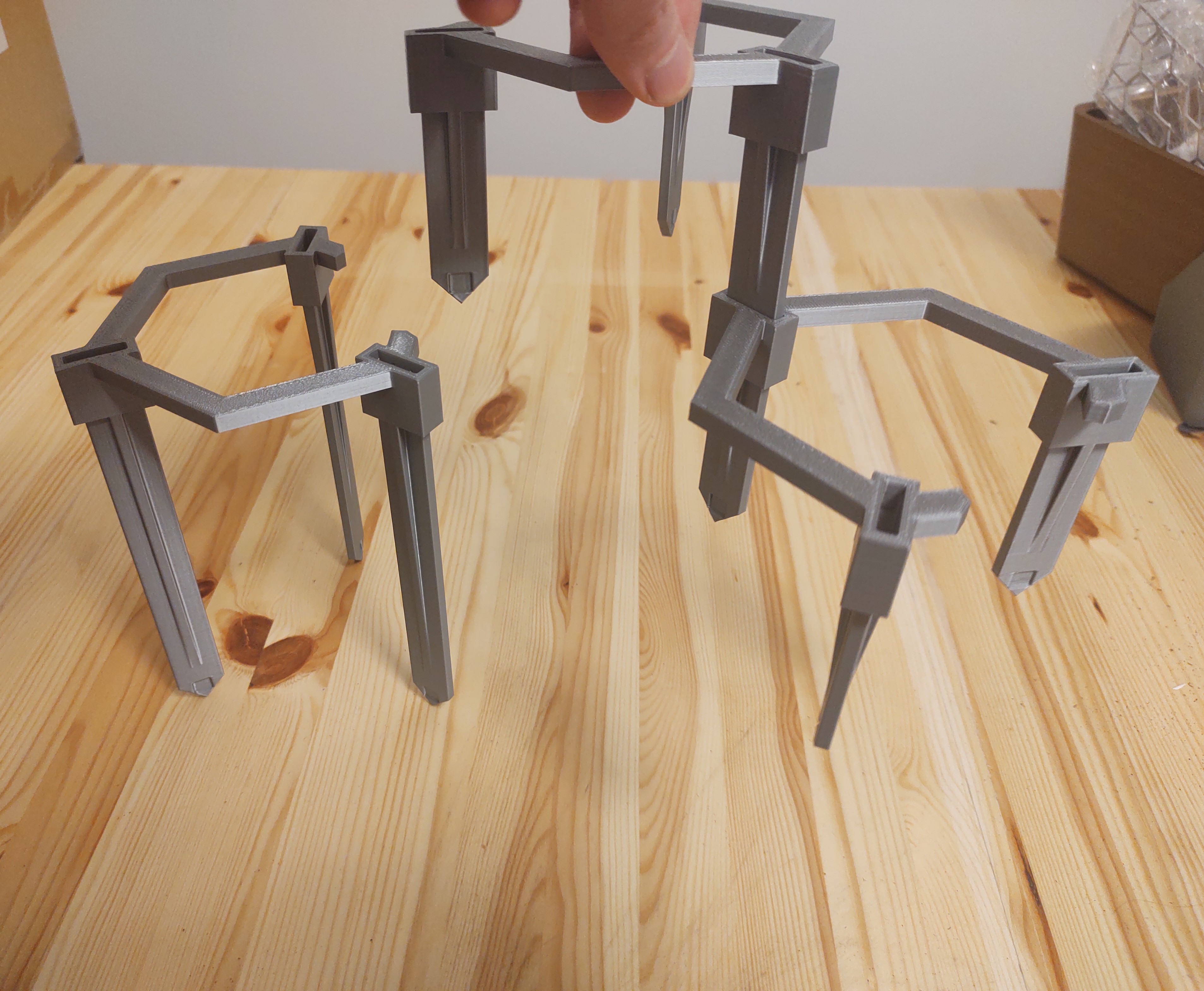 Open Cage Stackable Plant Support Stakes - with flat spikes and locking legs — miniatura 2