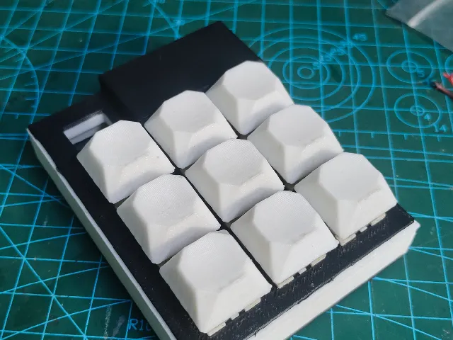 9-Key Customizable Macro Pad