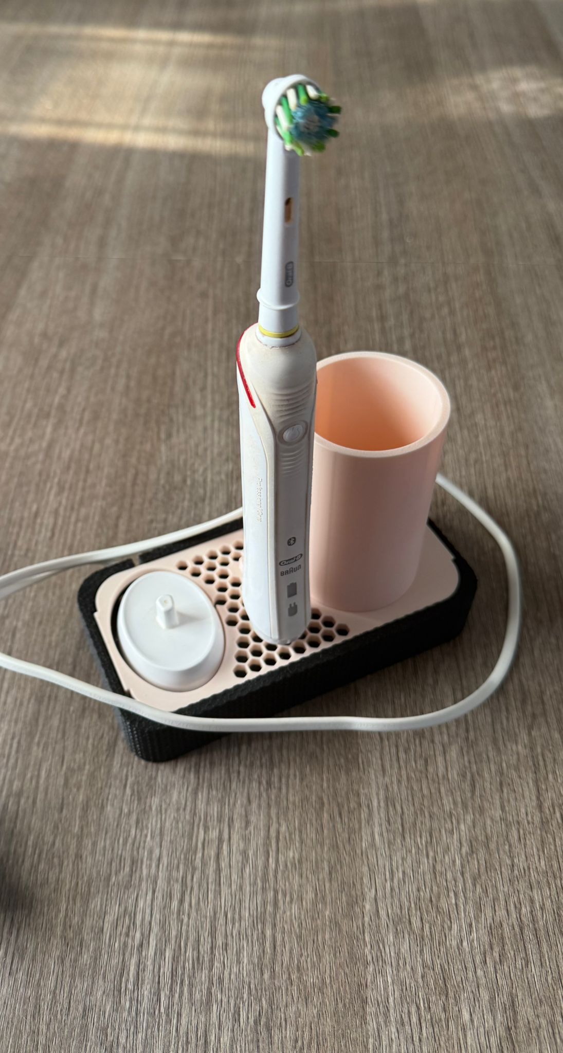 Oral B stand with cup