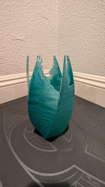 Cybershard – Futuristic Low-Poly Organic Vase 3D model