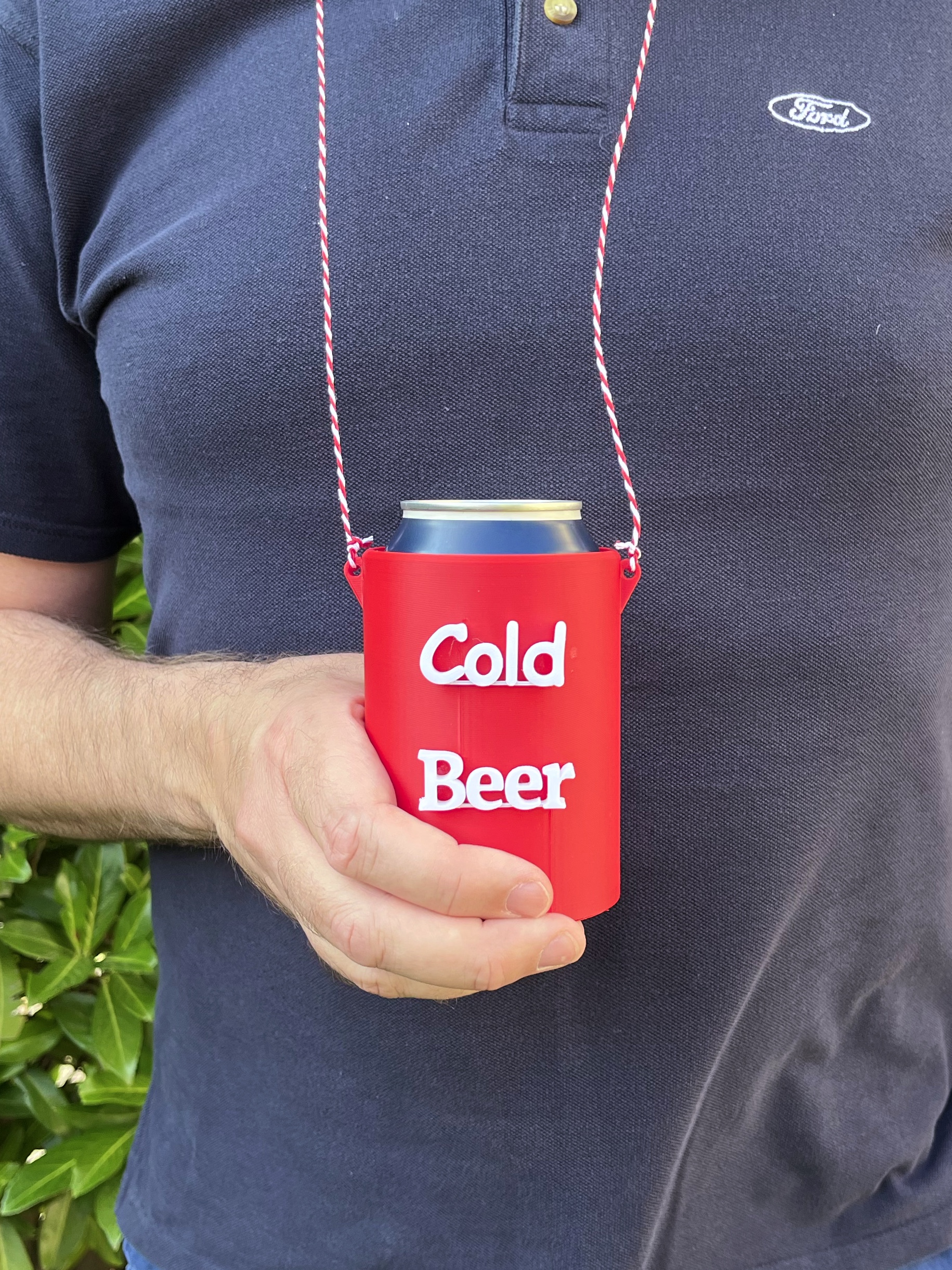 Hands-free beer can holder / Bierdosenhalter zum Umhängen