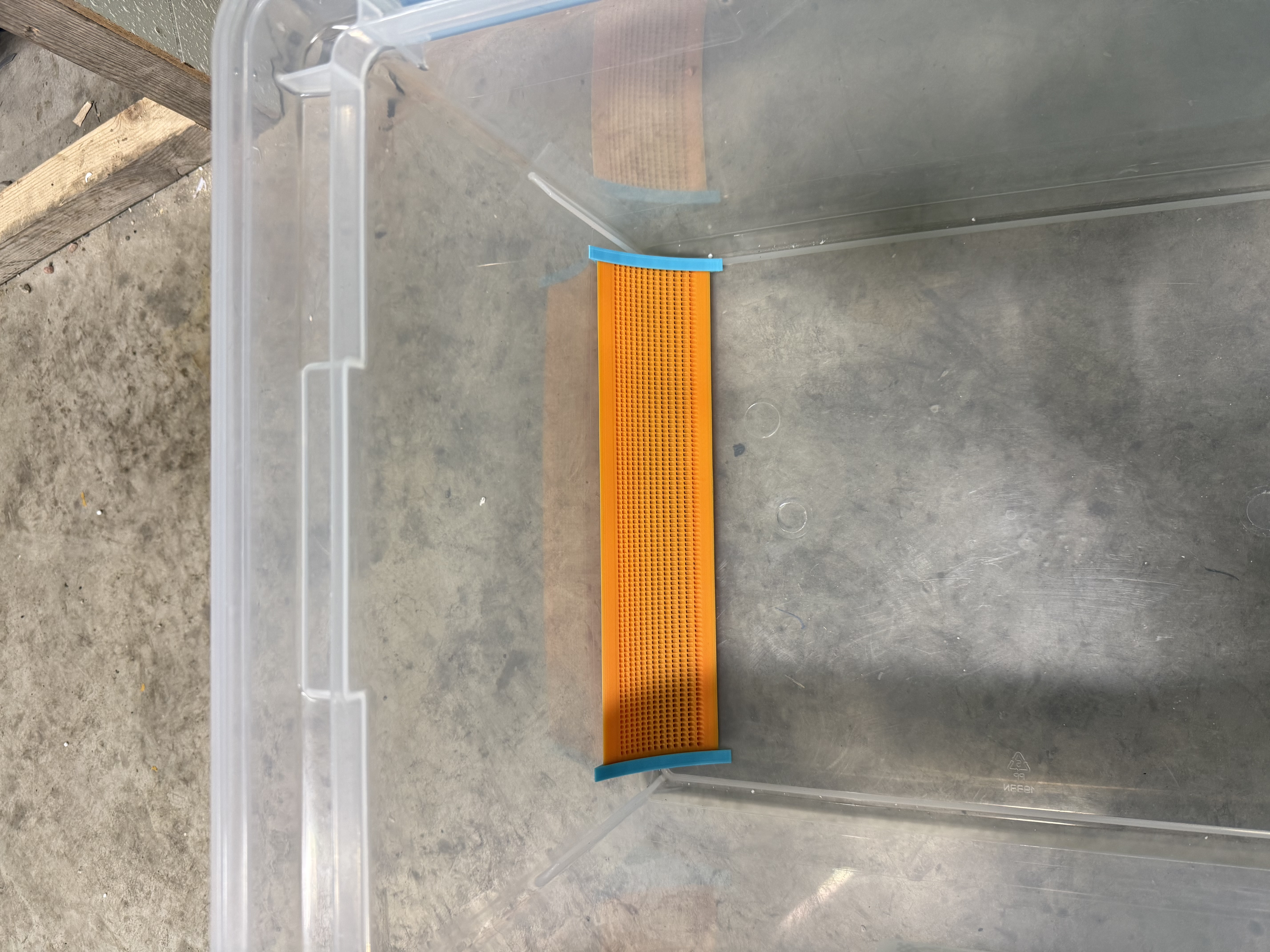 Desiccant bead container