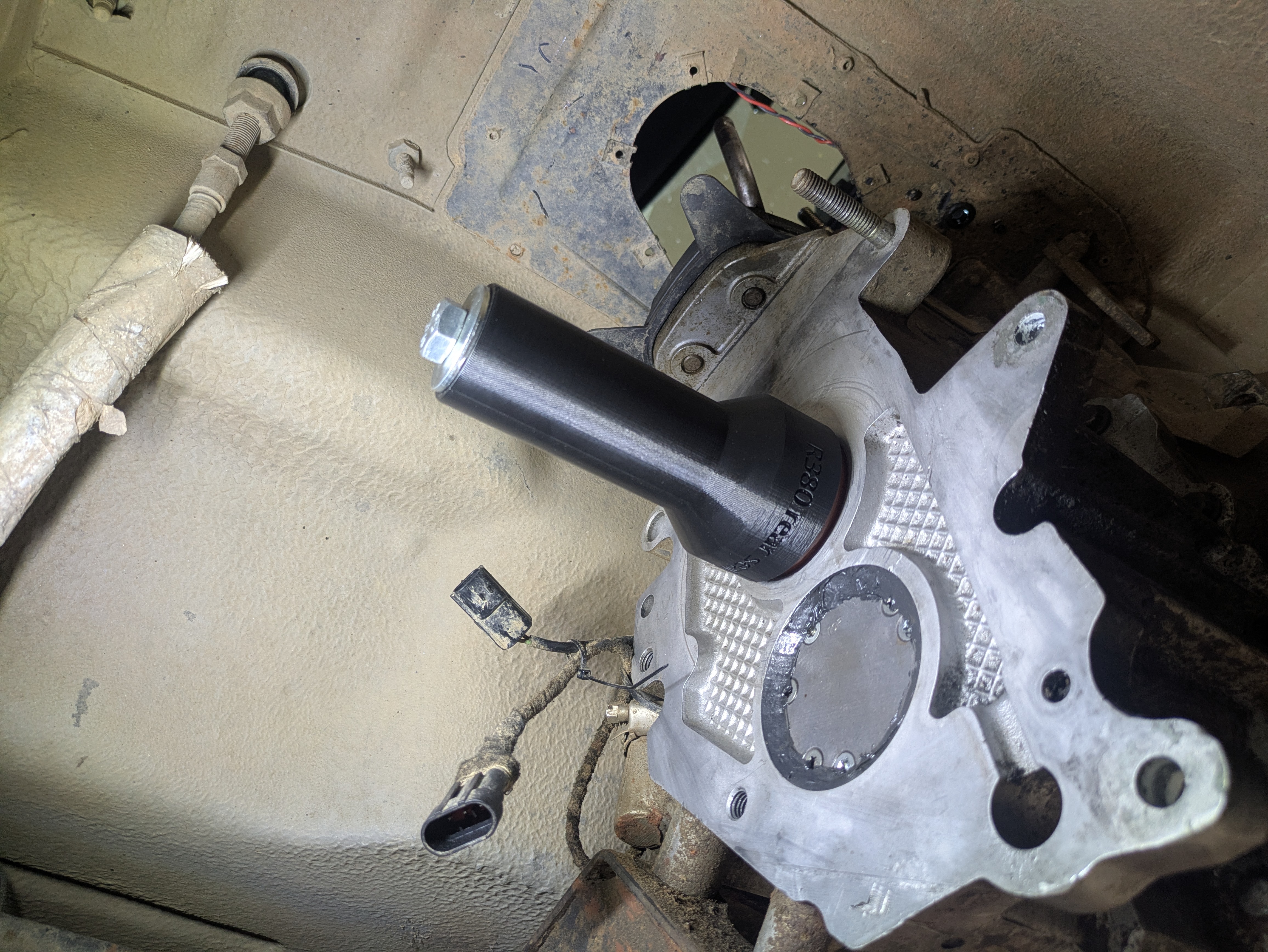 R380 gearbox seal installer / LRT-37-014