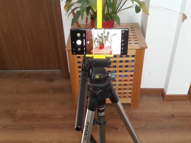 Camera base for Hama tripod with smartphone holder