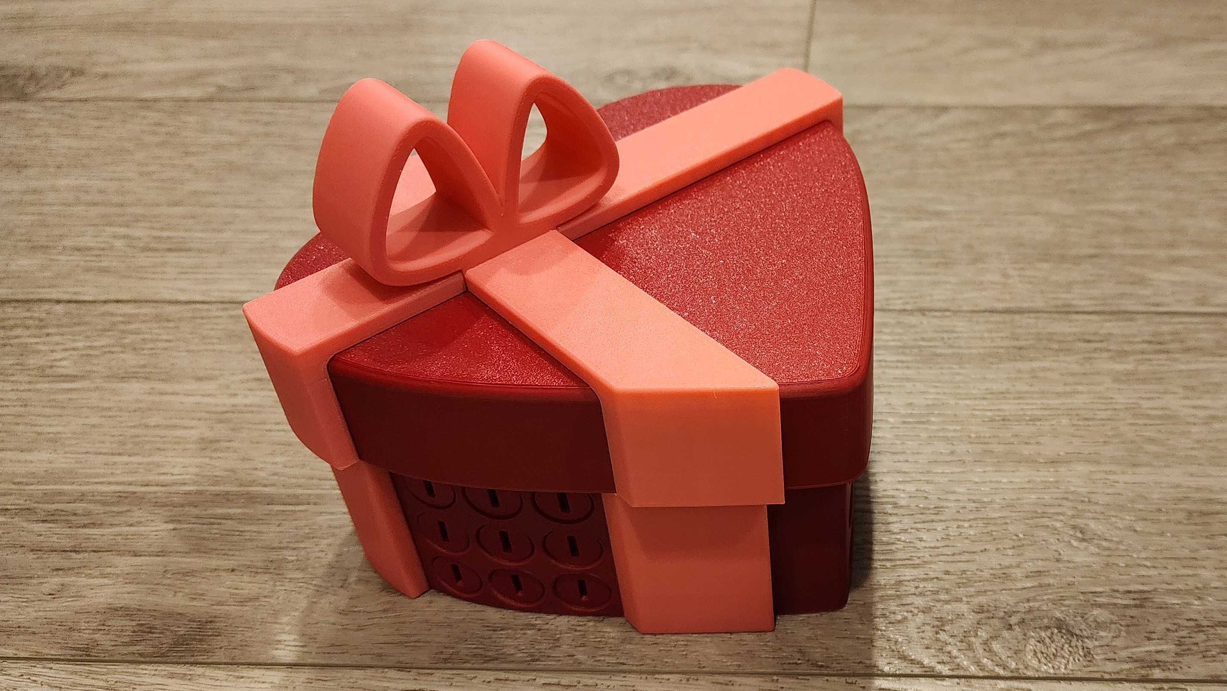 Annoying Heartbreaker Puzzle Box – 51 Screws
