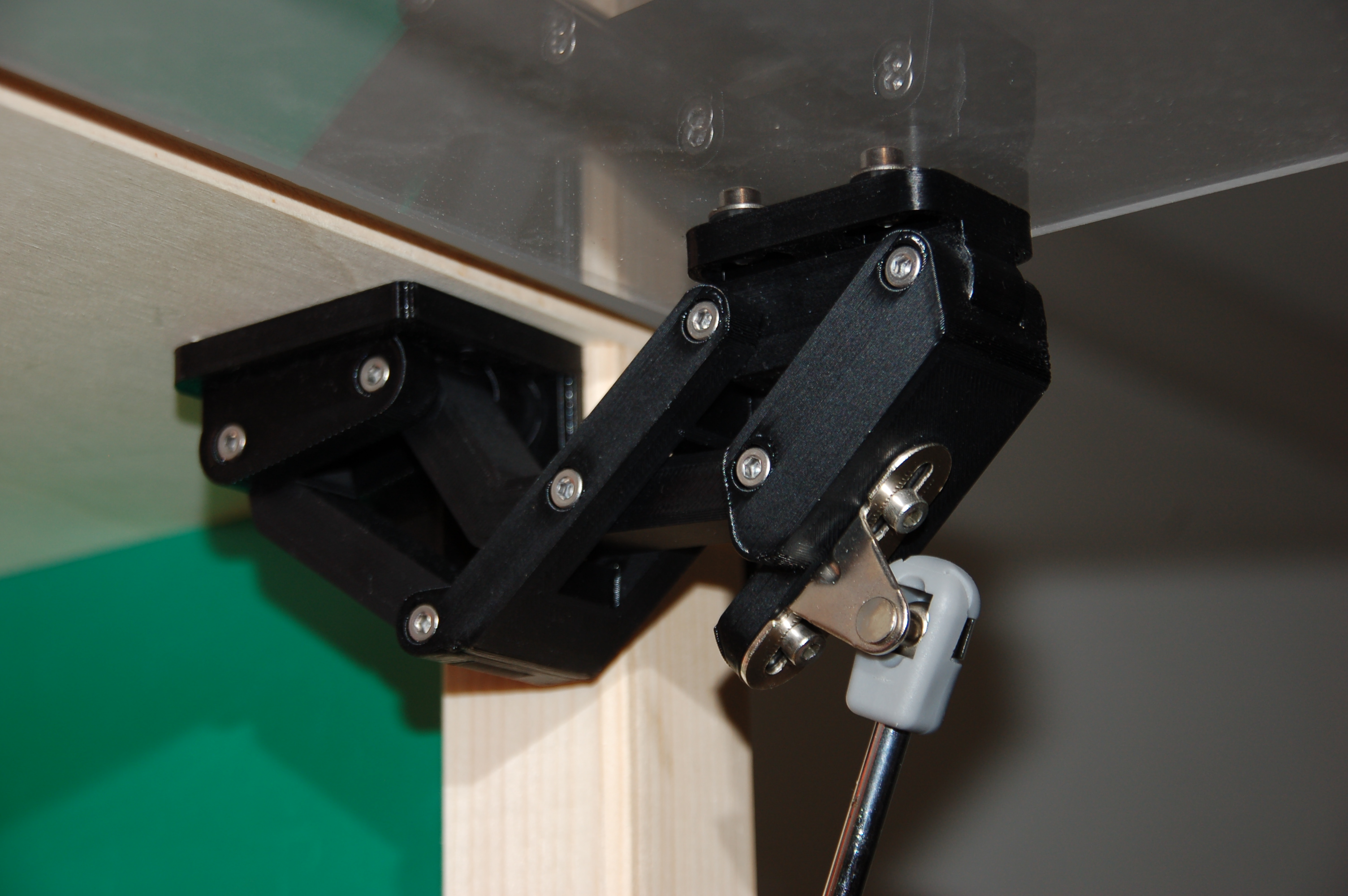 Spring-Loaded Strong Multi-Joint Hinge