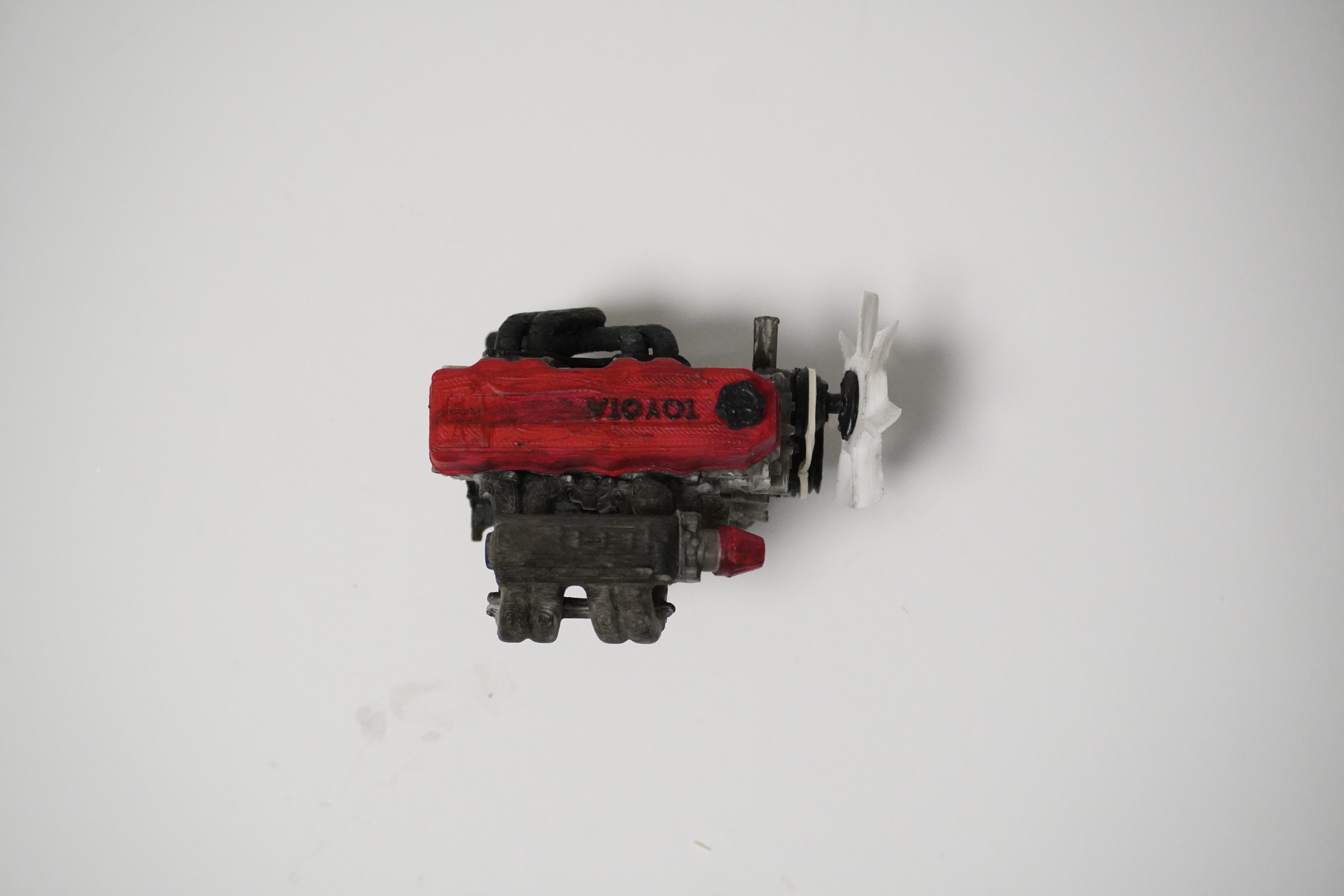 MINI Toyota 4 Cylinder Engine 22RE, Complete Working Model Mini Edition — miniatura 9