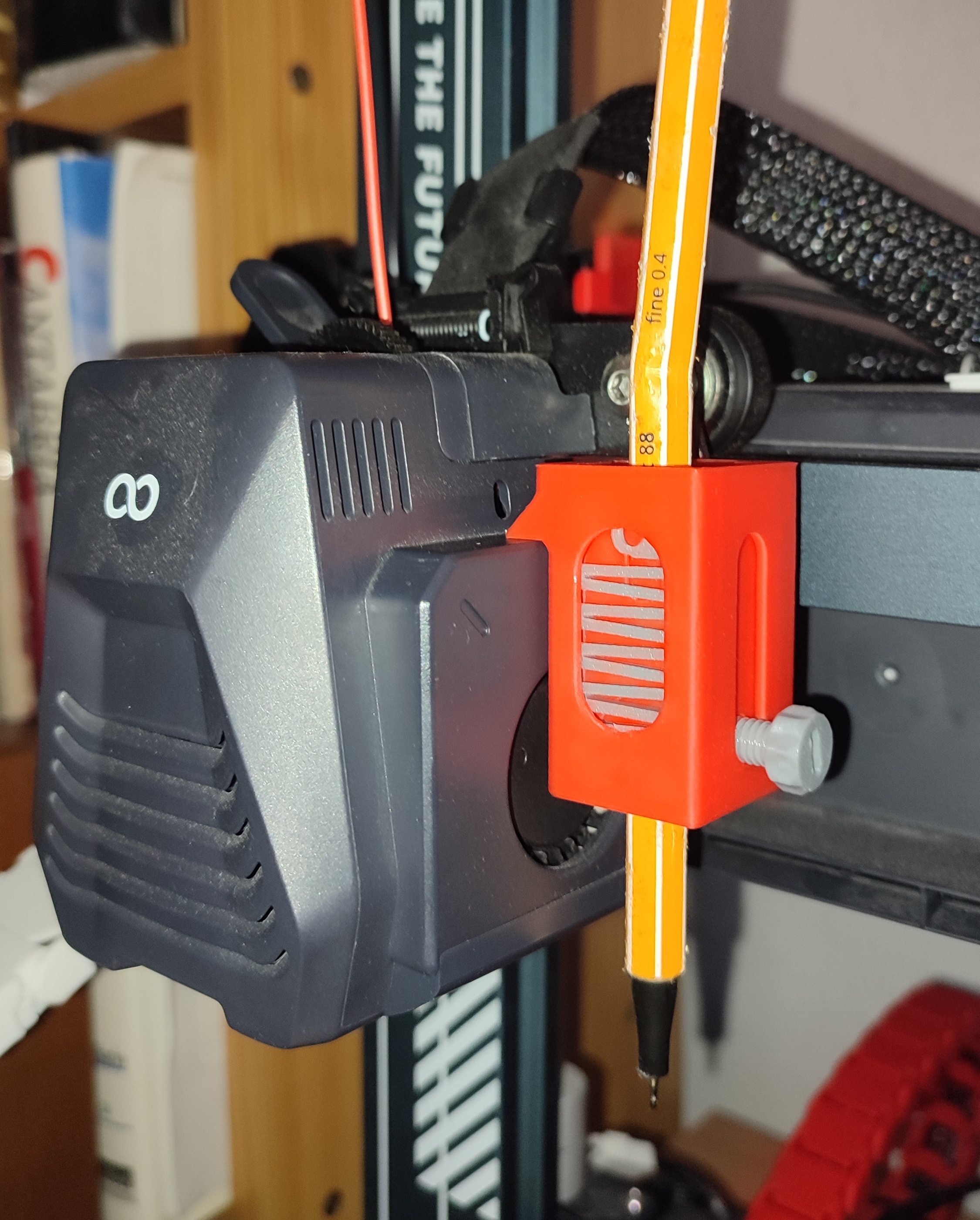 Dampened plotter pen holder for Neptune 4