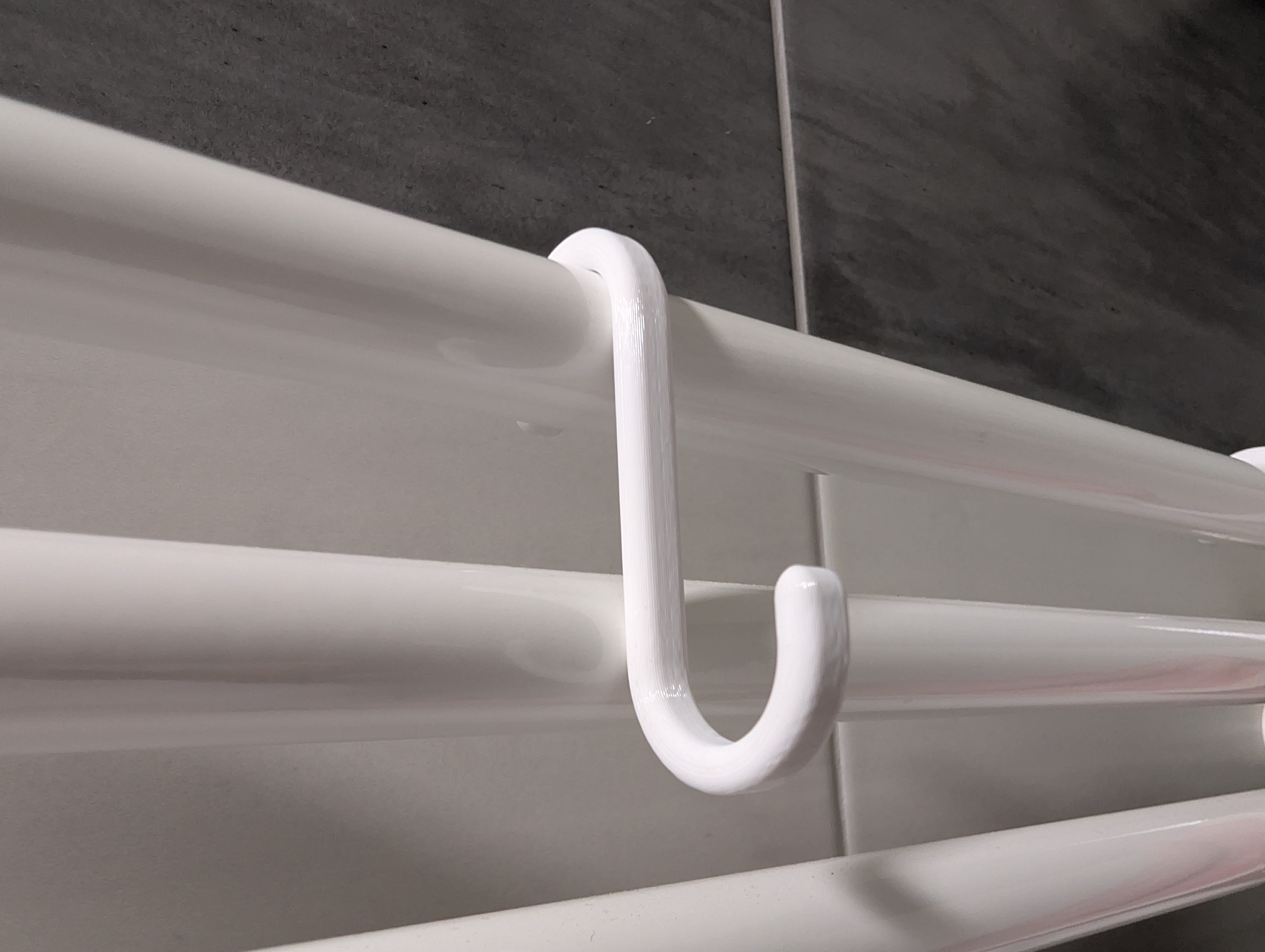 Háček na koupelnový radiátor / bathroom radiator hook