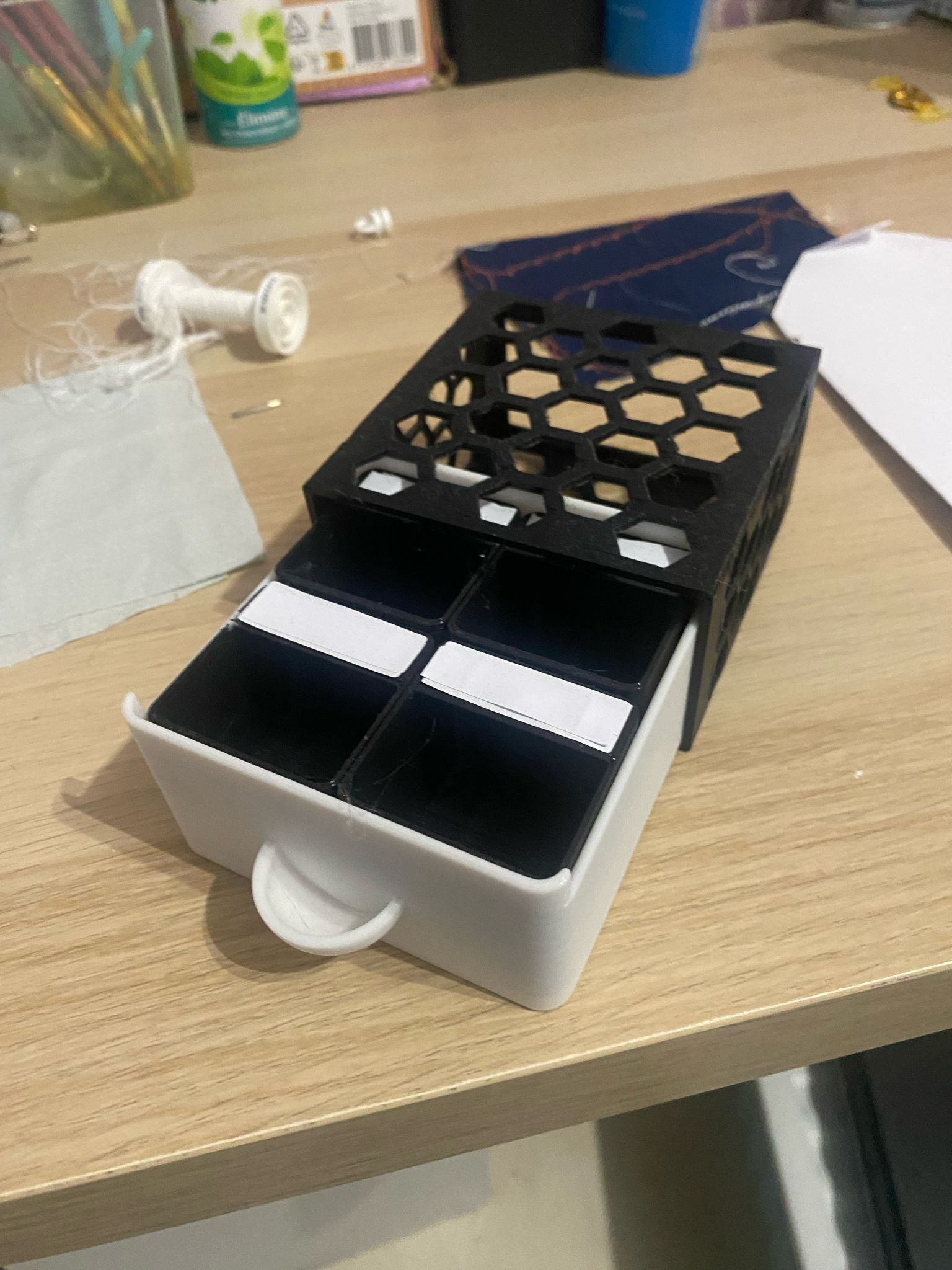 Miniatura 2 do modelo 3D Hexagon pattern 2x2 gridfinity drawer
