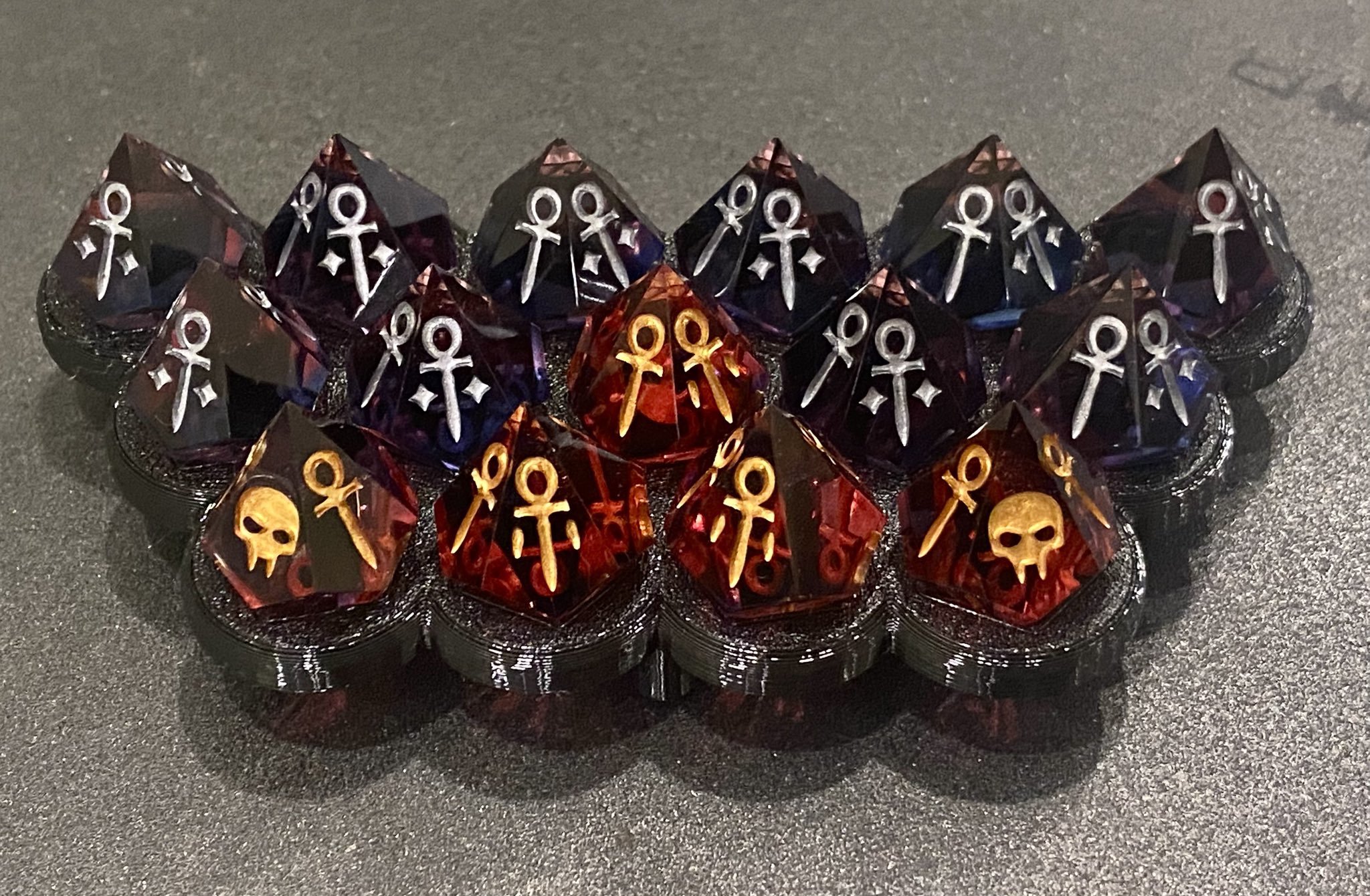 Dice holder for 15 D10 dice