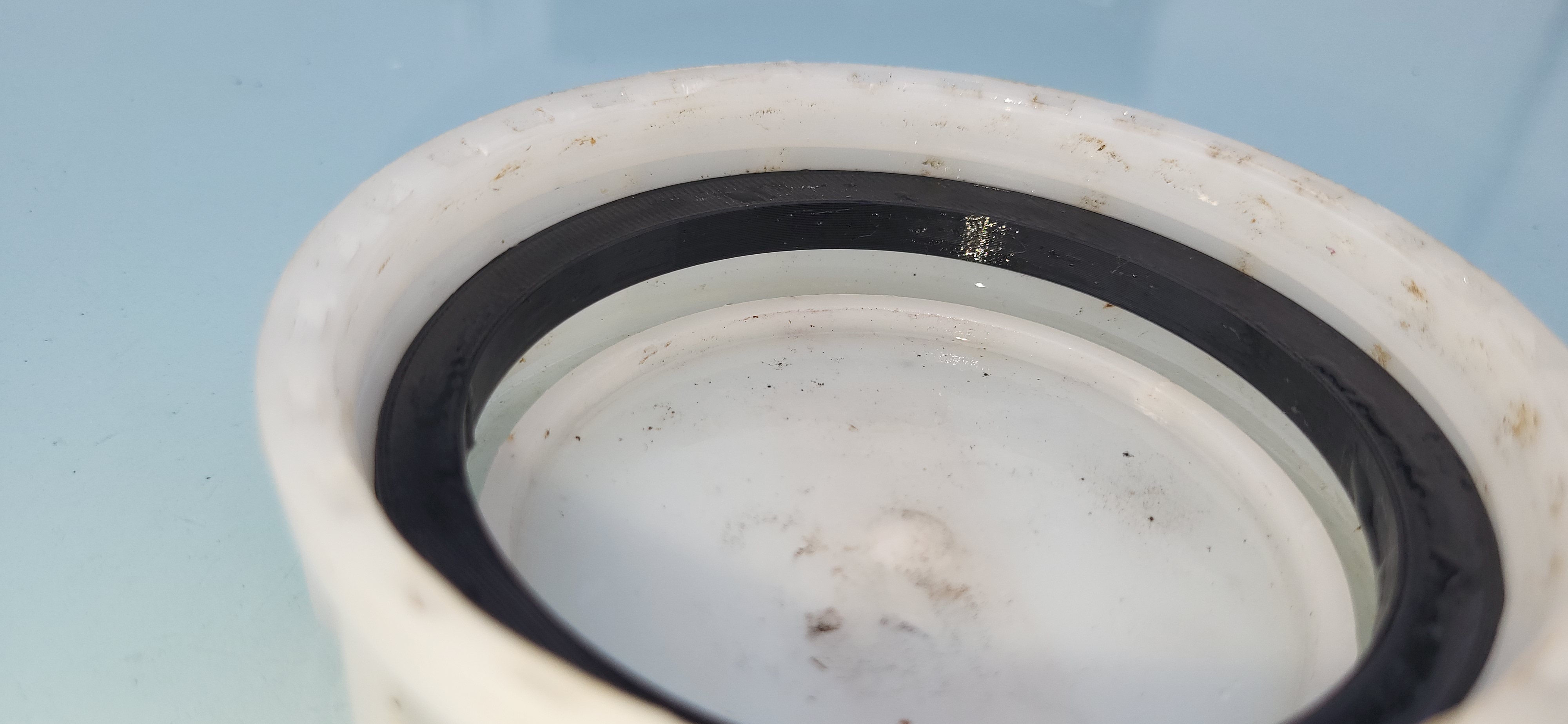 Fiamma waste/fresh water tank sealing
