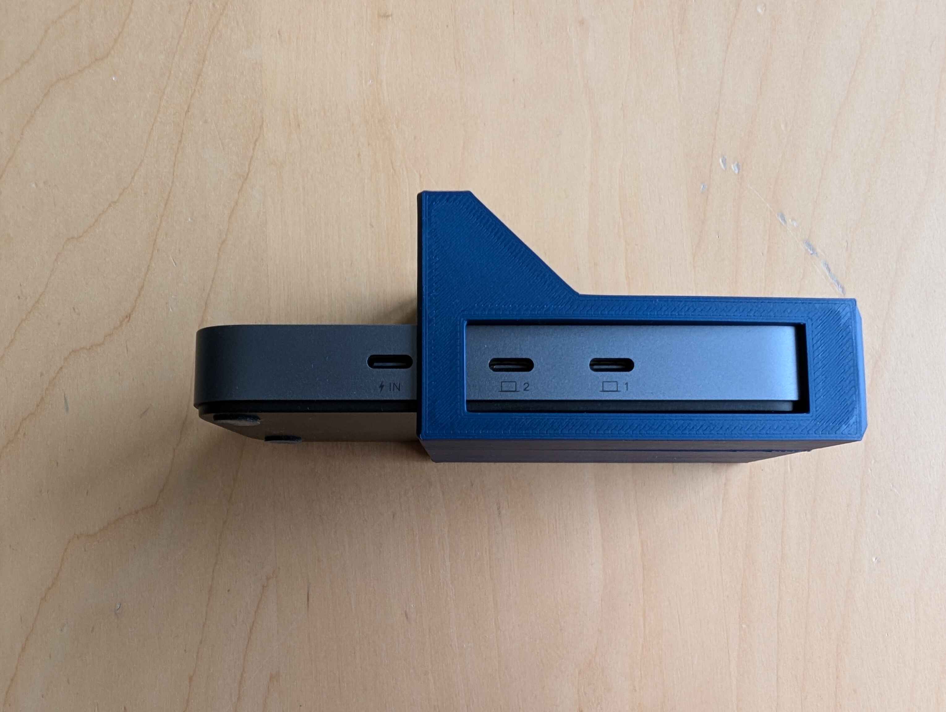 Ugreen usb switch back of desk mount with led visible