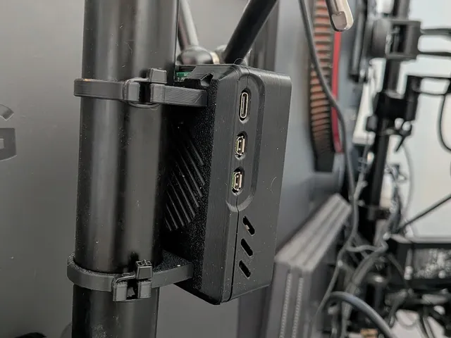 Raspberry Pi 5 NVMe HAT case (snap fit) with 32mm pole adapter