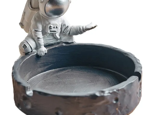 ashtray astronaut