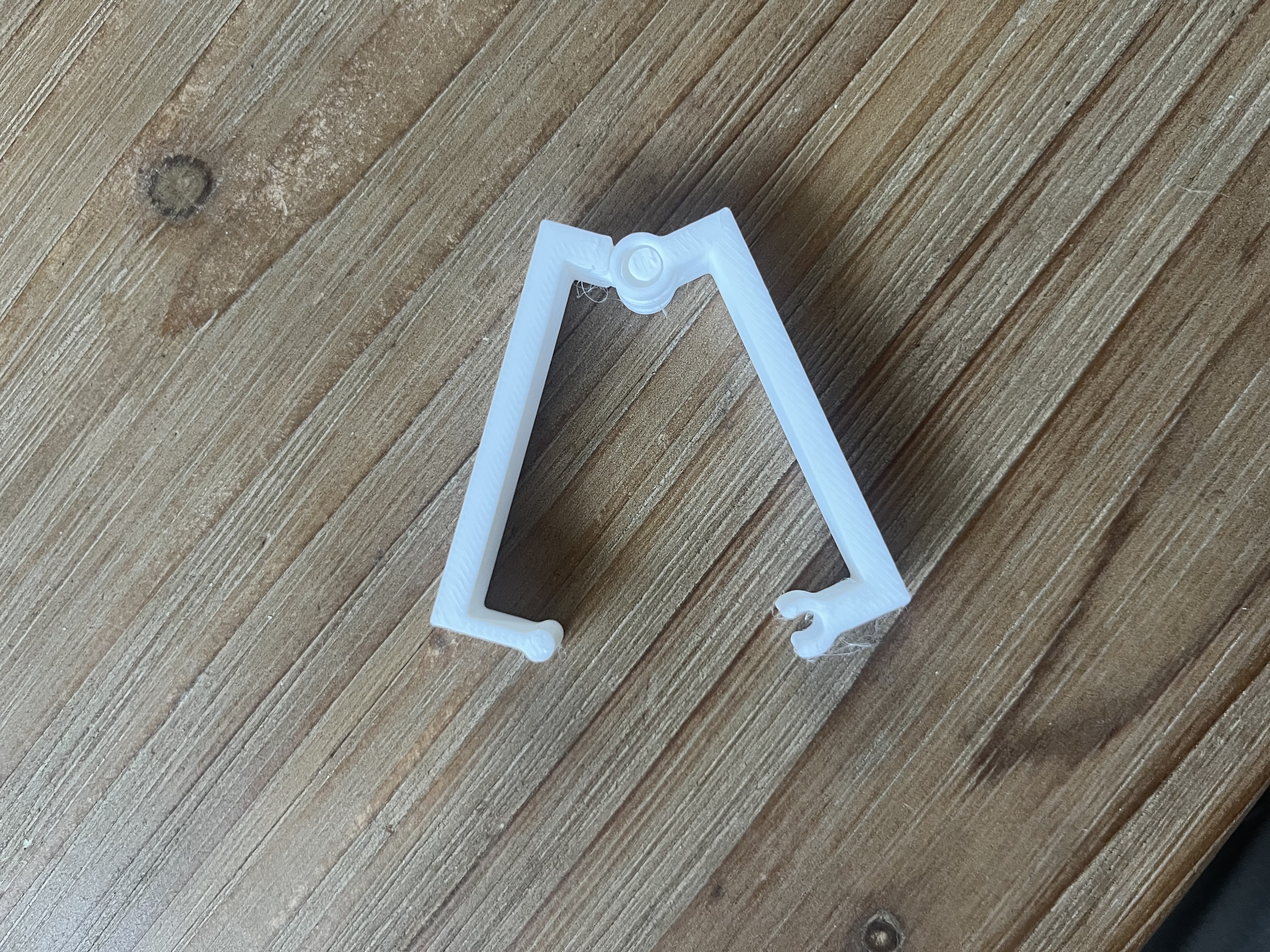 Simple Cable Clip print in place hinge
