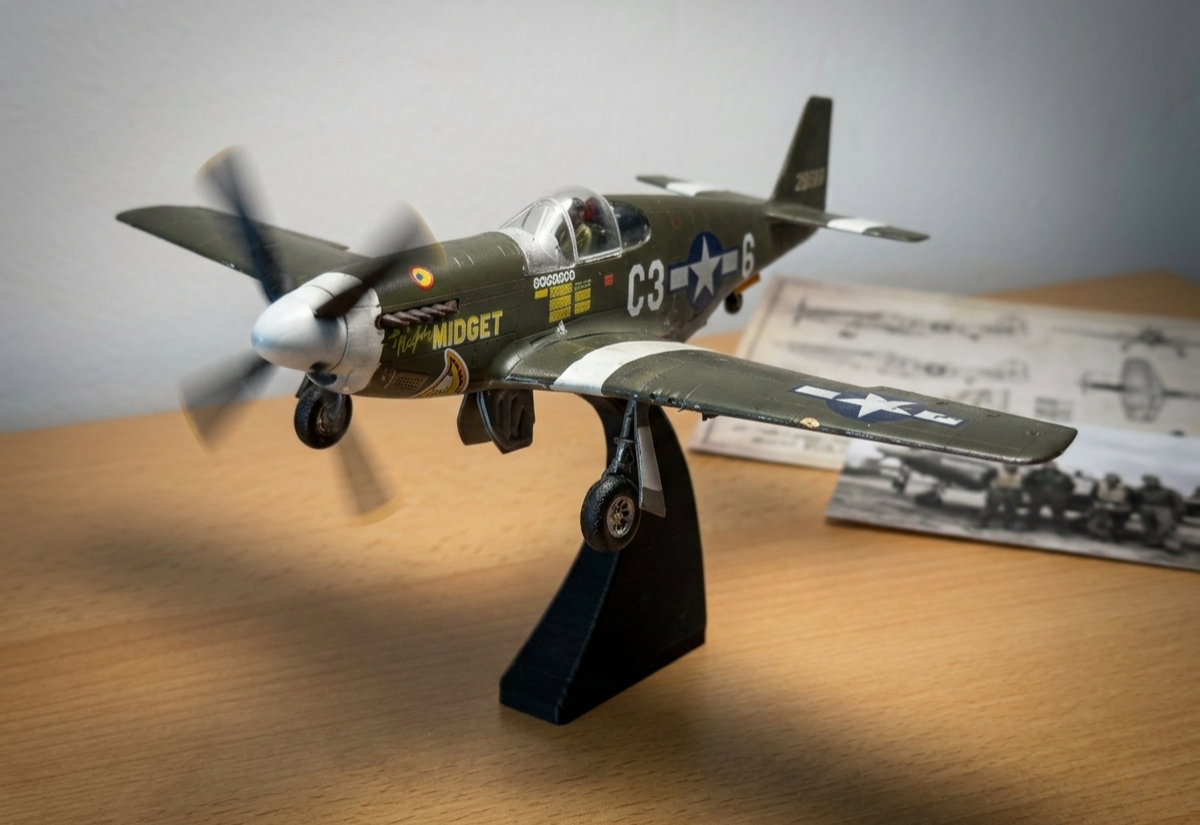 Aircraft model stand