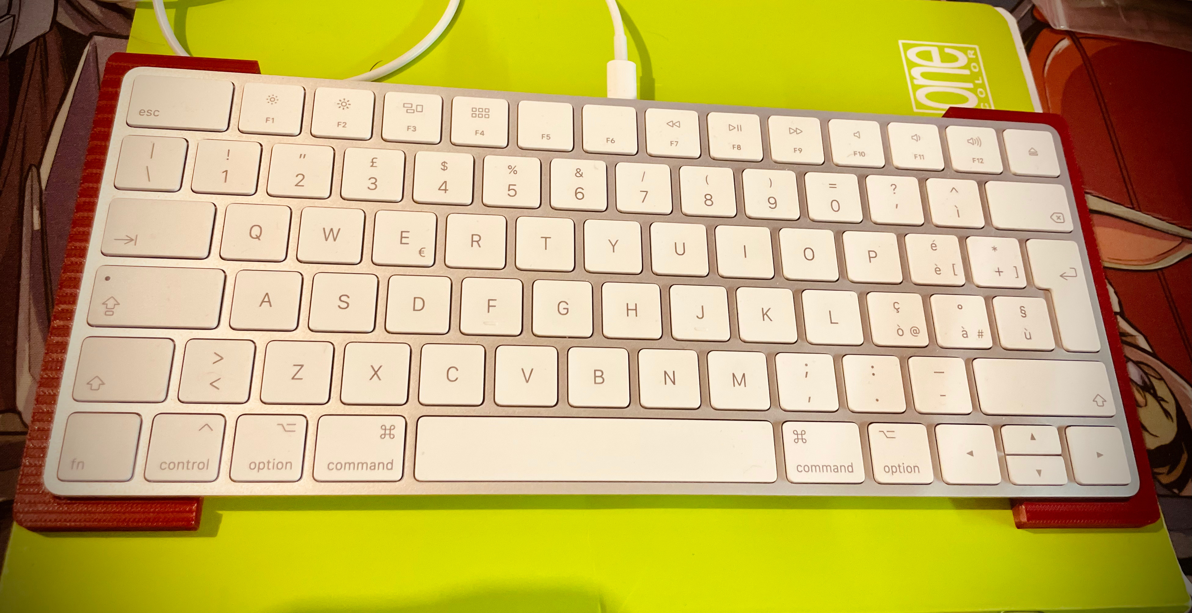 Magic Keyboard holder