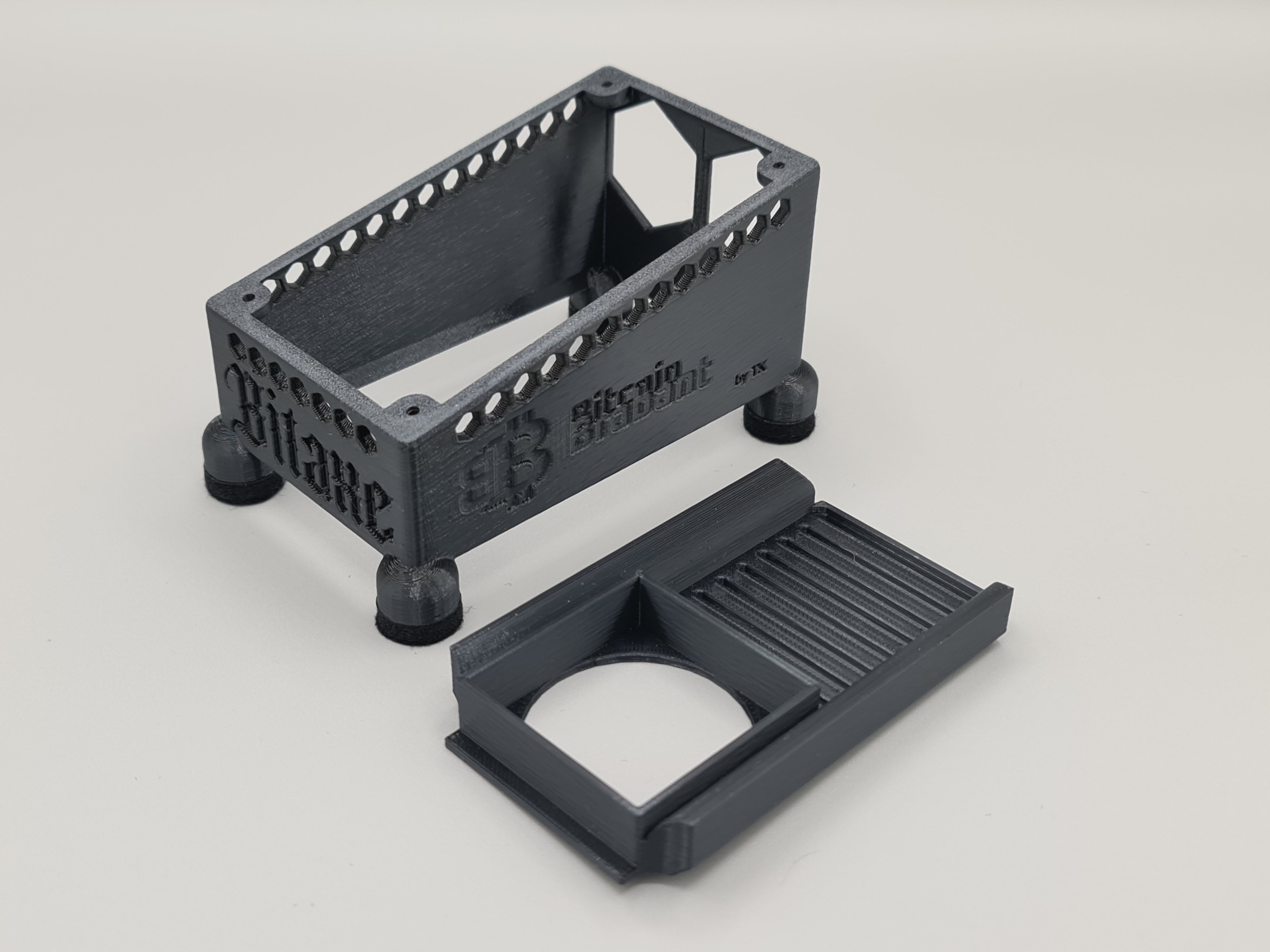 Heavy load stand with bottom fan for Bitaxe