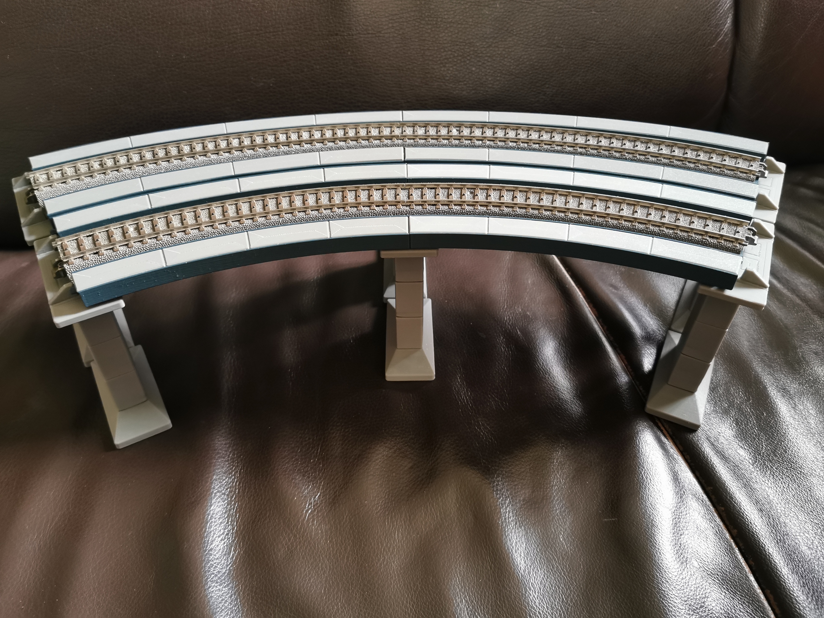 Märklin H0 modular Bridge Rail-C R2-30° Element (multi part) / Märklin H0 modulare Brücke Gleis-C Element R2-30° (mehrteilig)