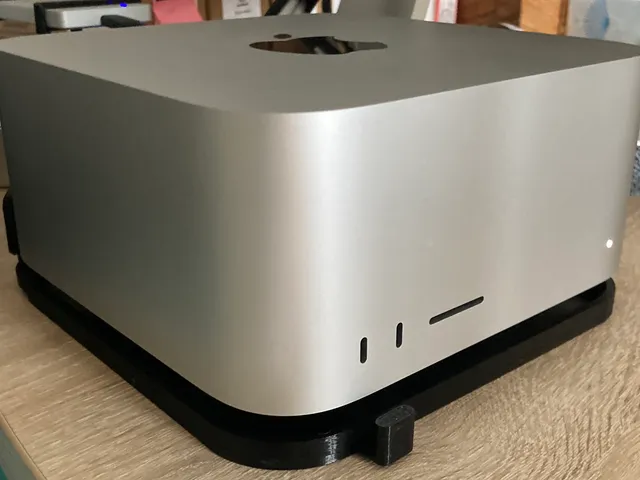 Mac Studio Frontal Power Button