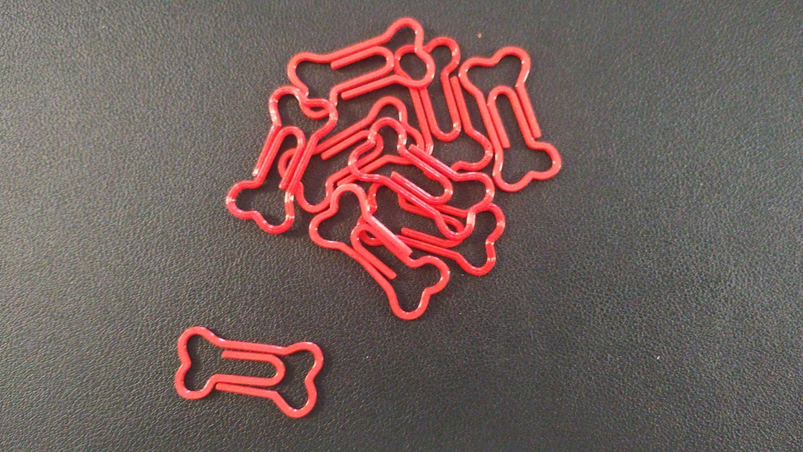 Bone-shaped paperclip