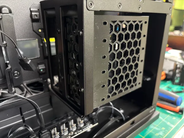 Light Base 900 SSD cage
