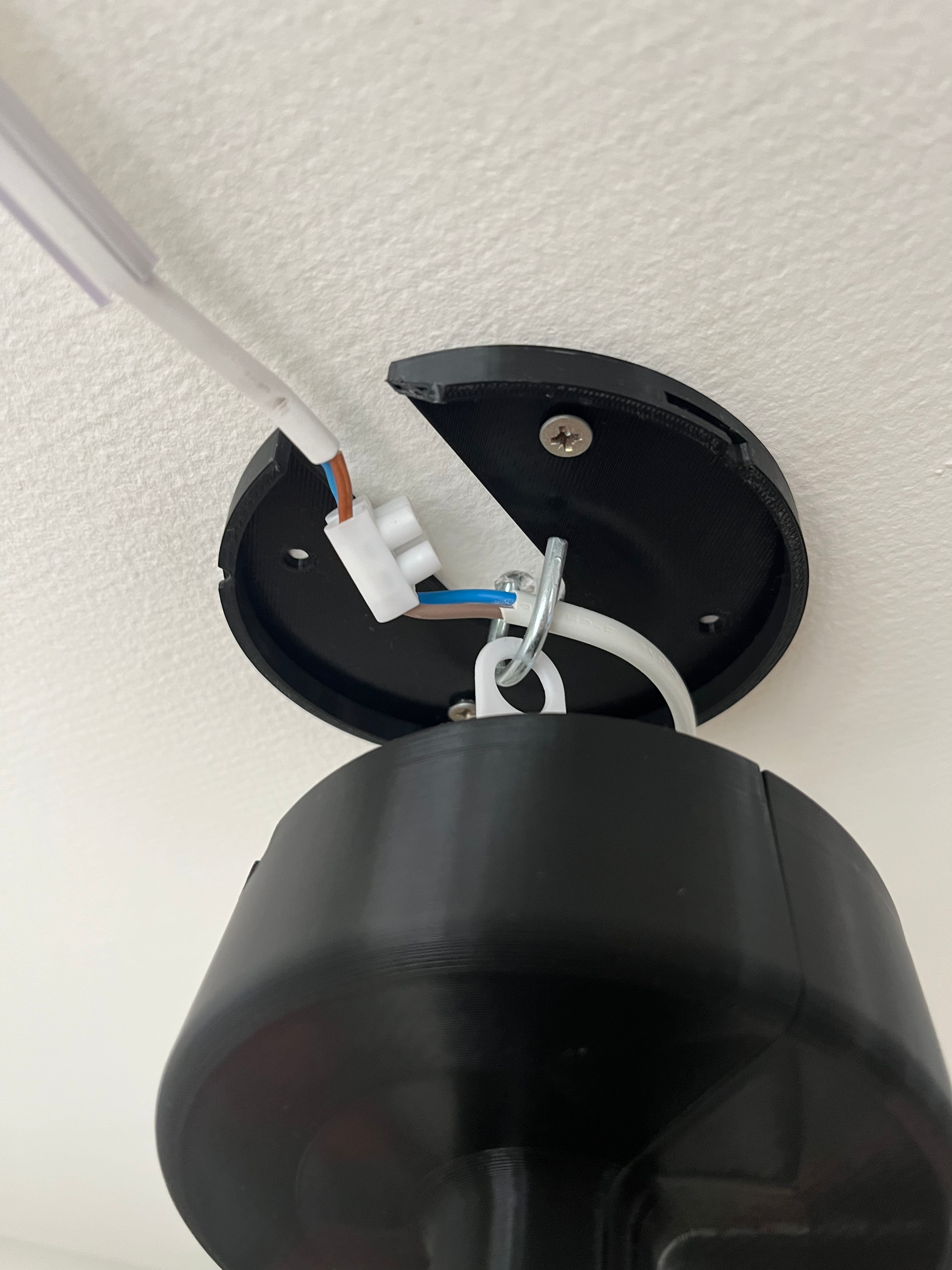 Miniatura 2 do modelo 3D Split-Mount Ceiling Lamp Cover - E27 Socket
