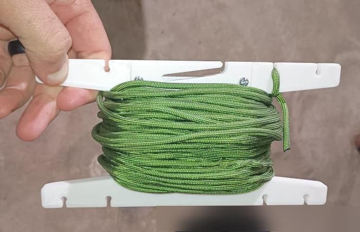 Paracord Reel With Blade (550 / 4mm)