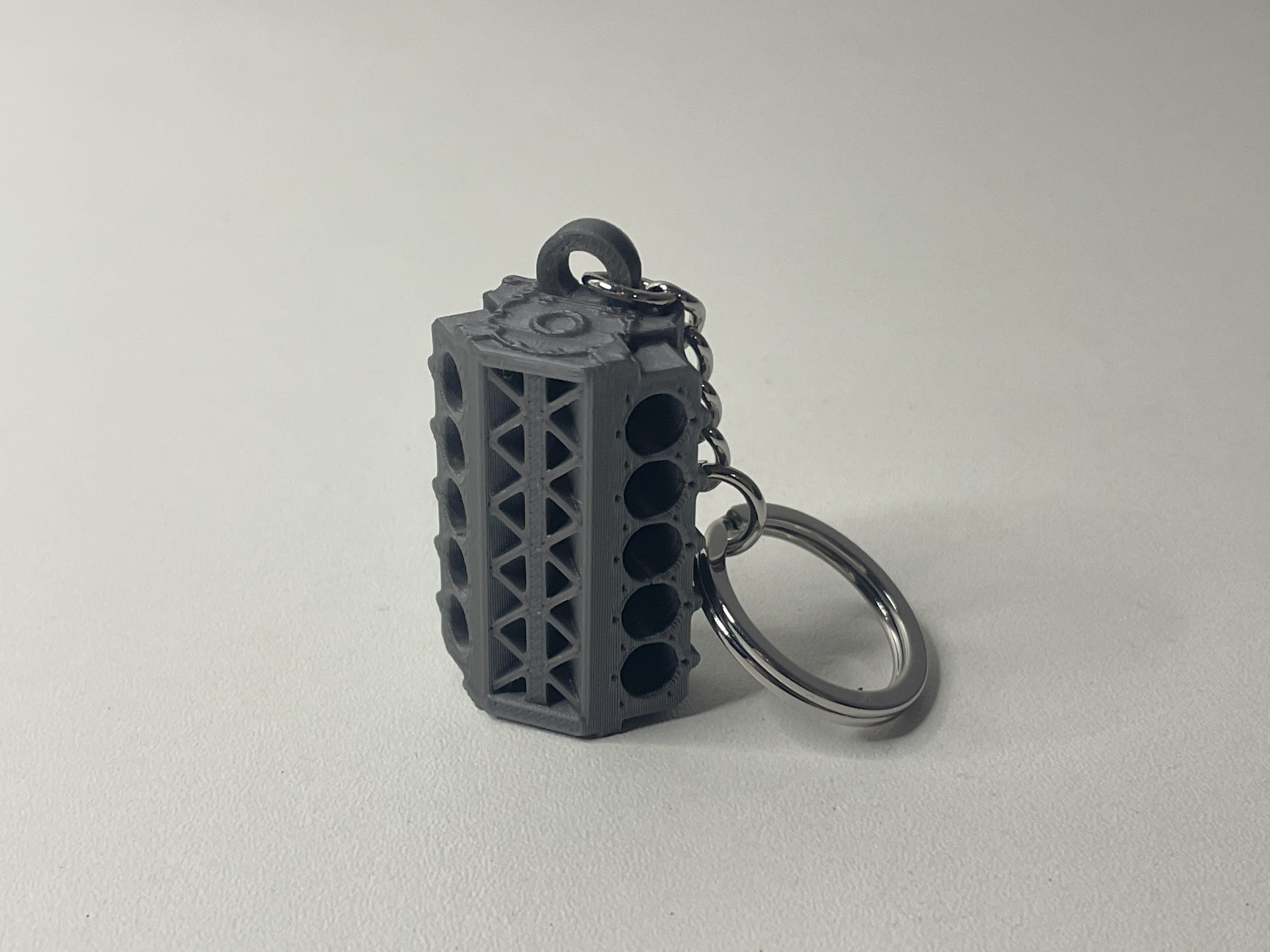 Miniatura 3 do modelo 3D Engine block V10 keychain