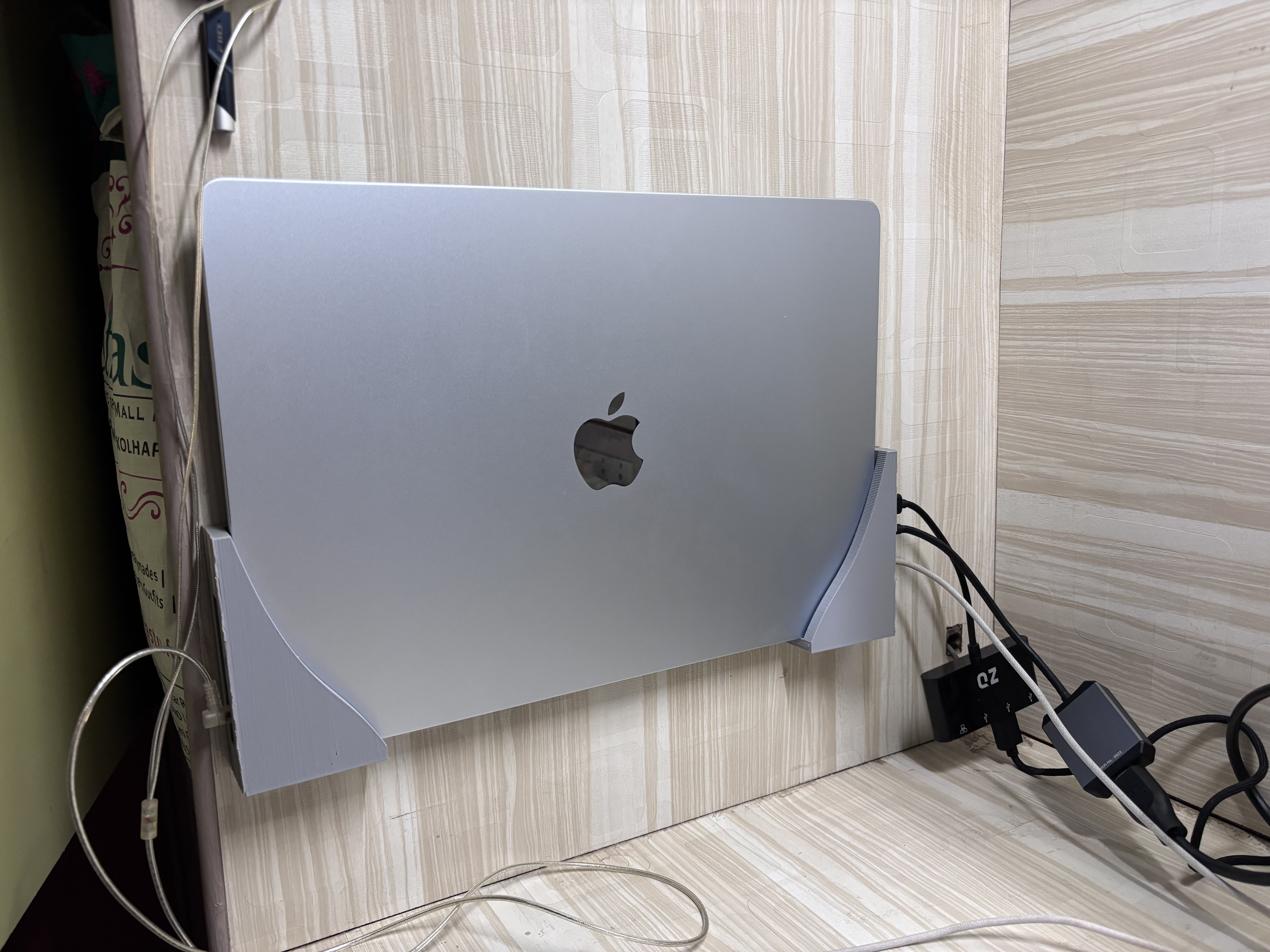 Macbook Air 15" M4/M2/M3/M5 Wall mount