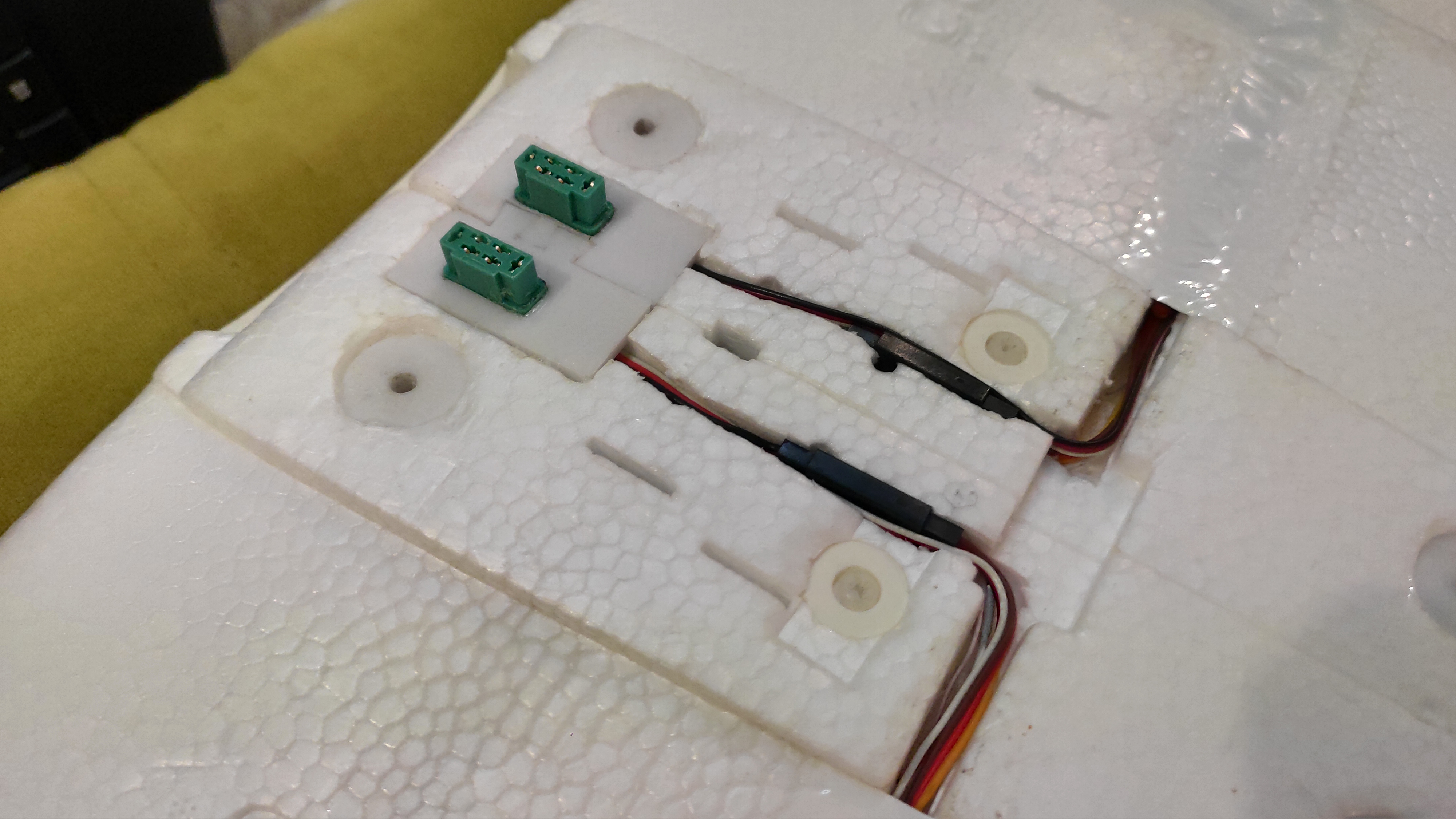 Volantex TrainStar MPX wing mounting — miniatura 5