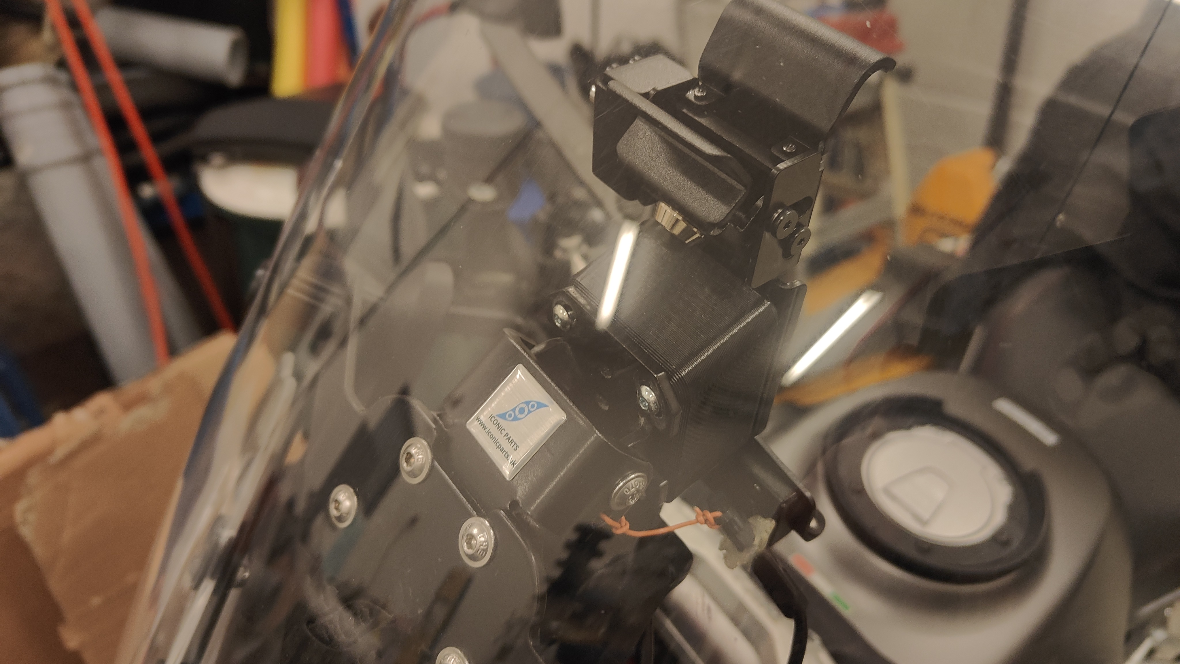 Offset adapter between Iconic MTS GPS mount and Thork T865 road holder