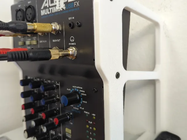 Alesis Multimix4 USB FX - Upright stand