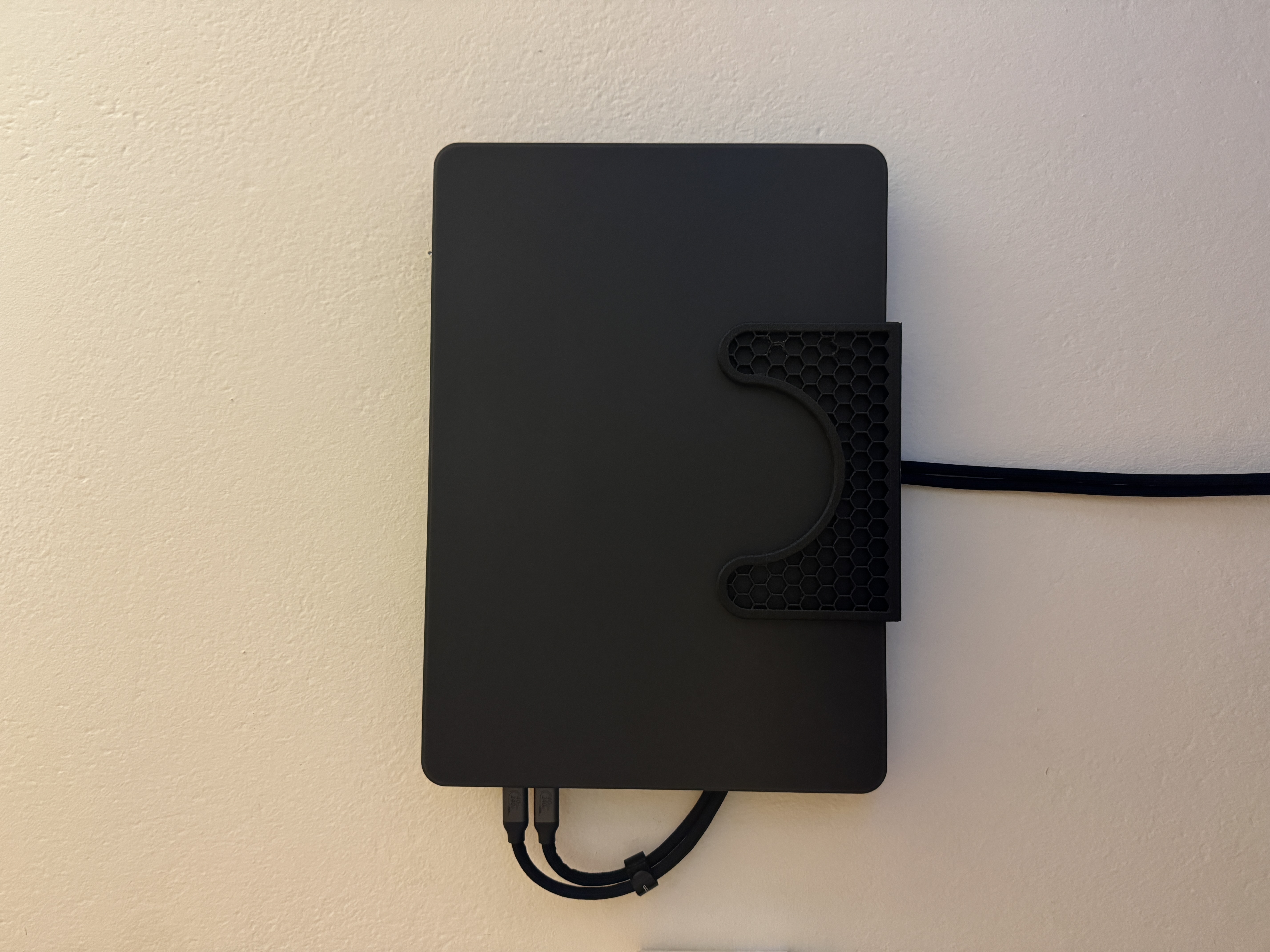 Macbook Air M4 Wallmount