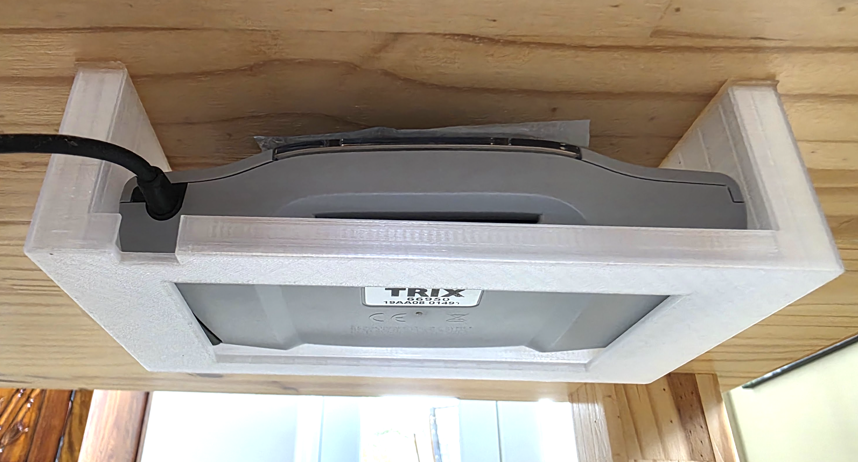 A shelf for your Maerklin / Trix DCC controller unter the desk!