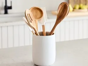 Utensil holder