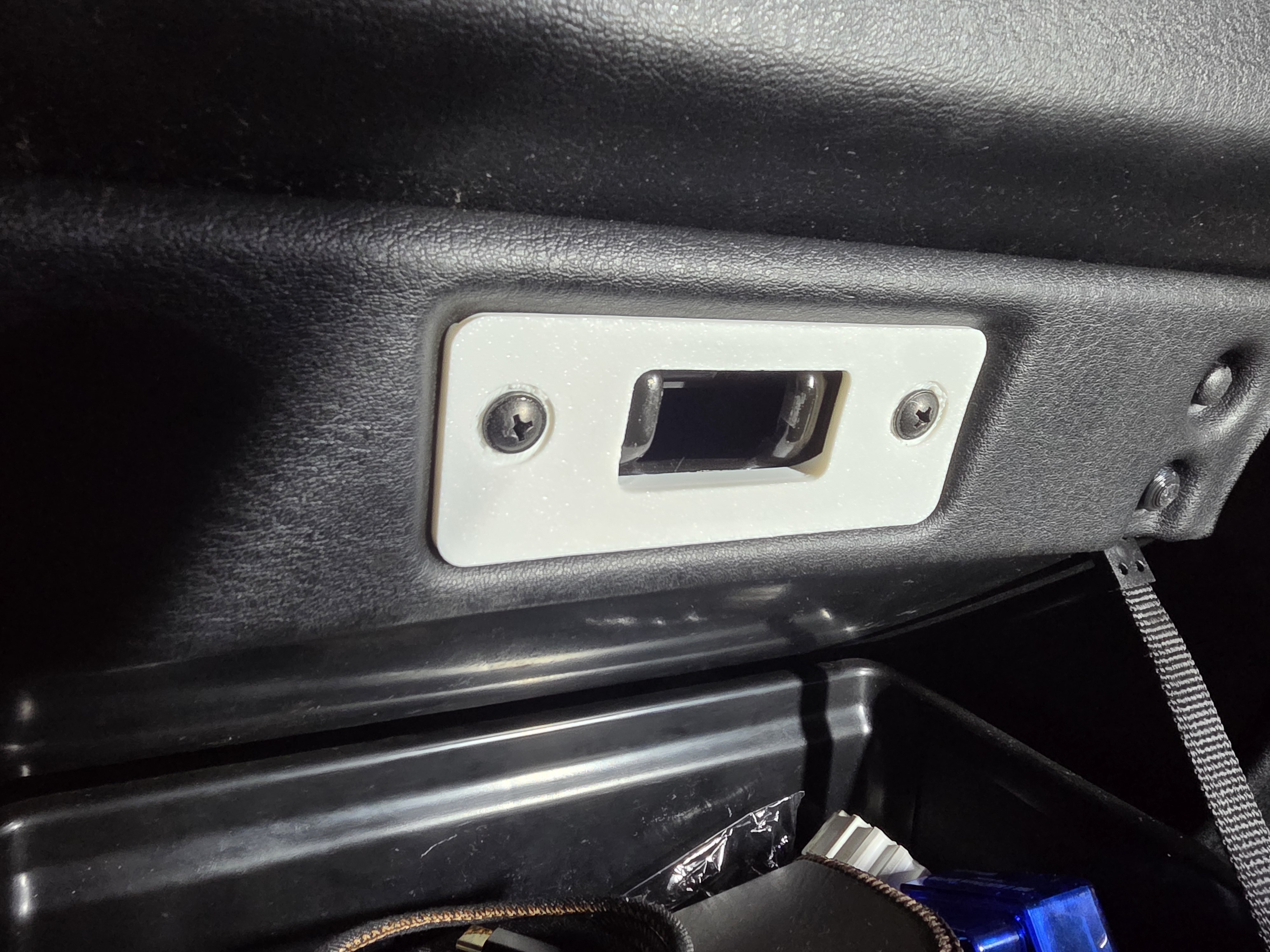 BMW Z3 Glovebox Stirke Plate